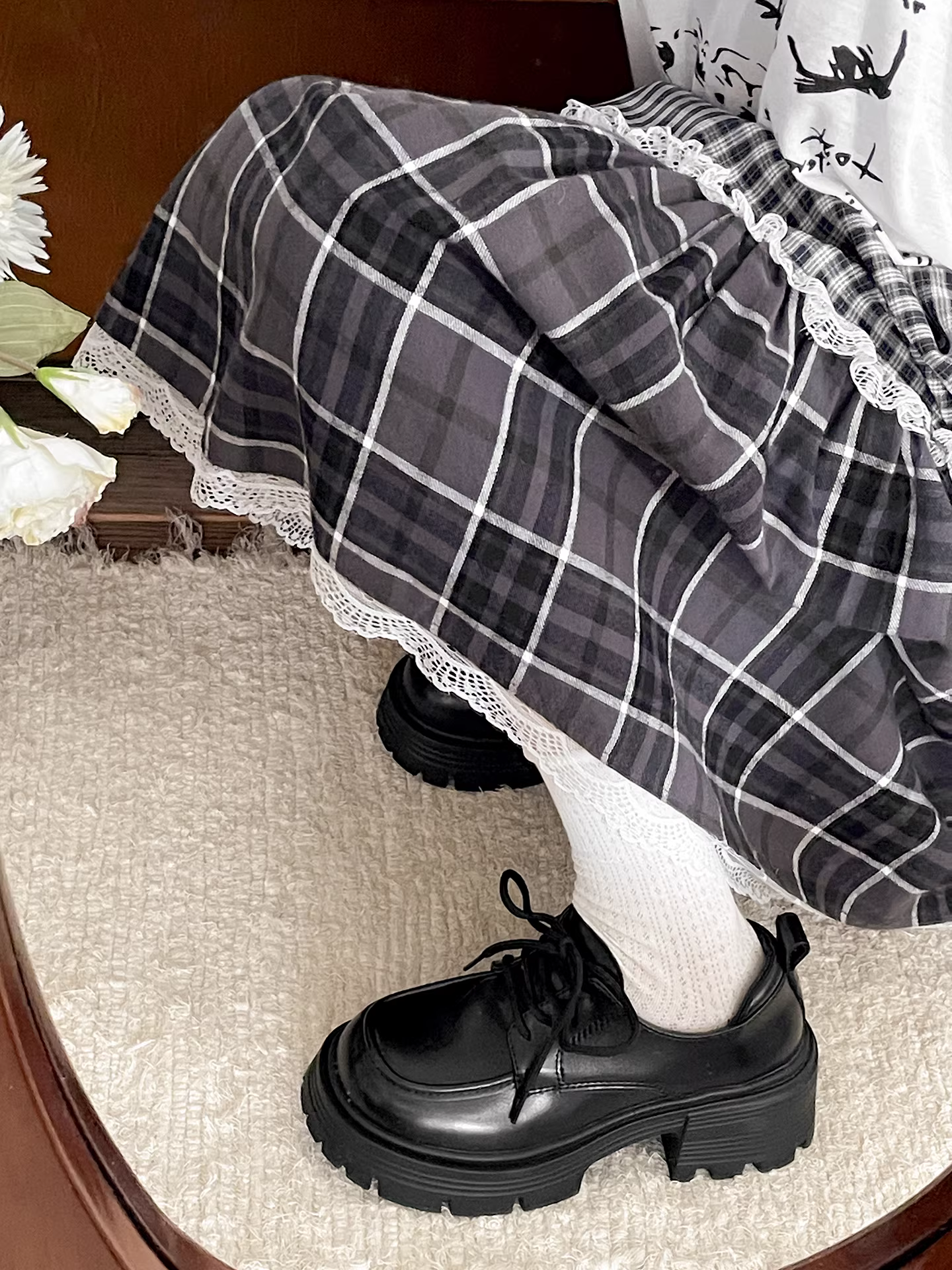 Giày nữ đế dày kiểu retro đen, tăng chiều cao, kiểu mới thu 2025, phối cùng chân váy, giày lười phong cách Anh Quốc JK.