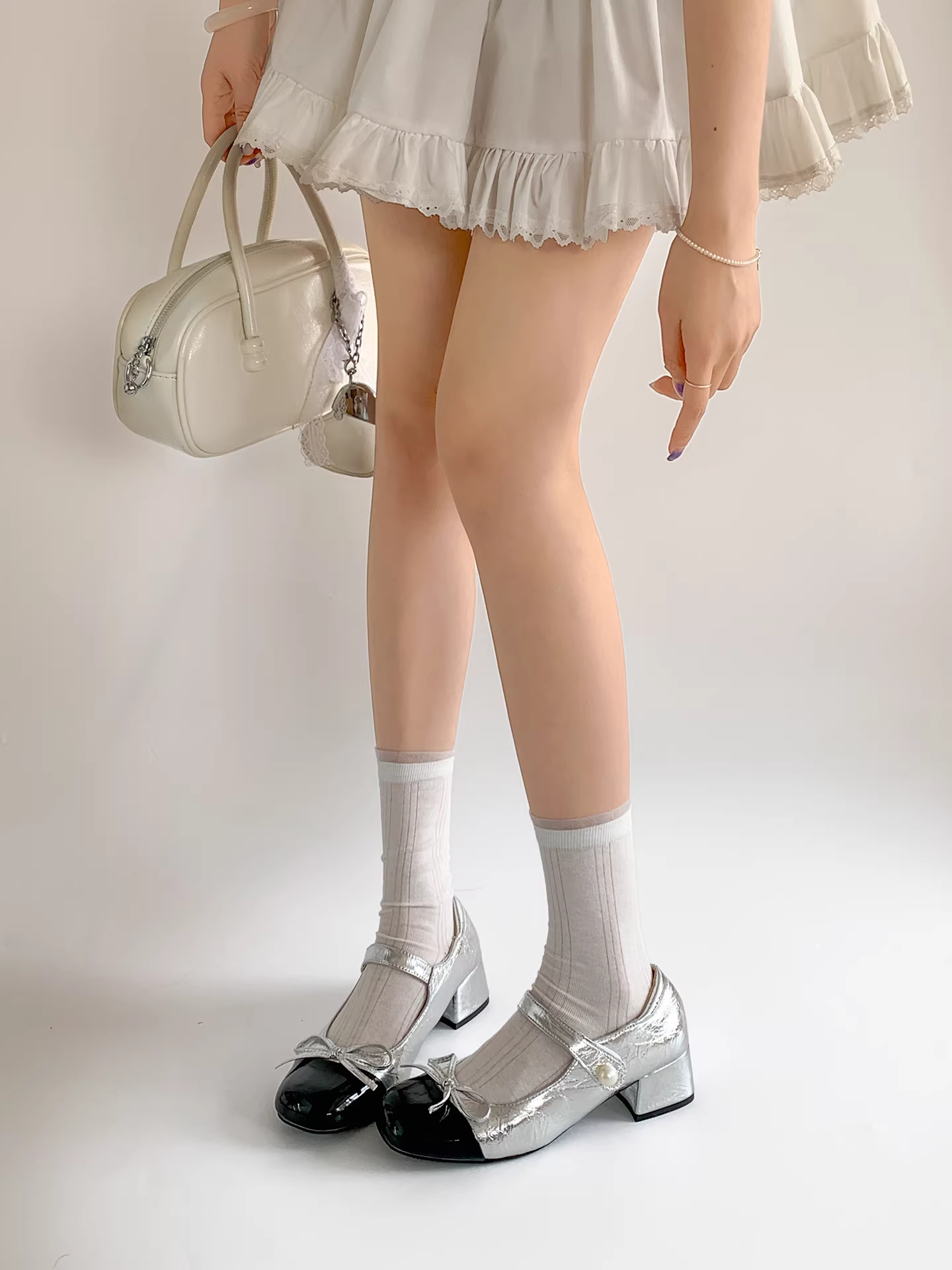 Giày Mary Jane nữ đế xuồng trắng cổ điển, kiểu dáng mới mùa thu 2025, đa năng, phối chân váy.