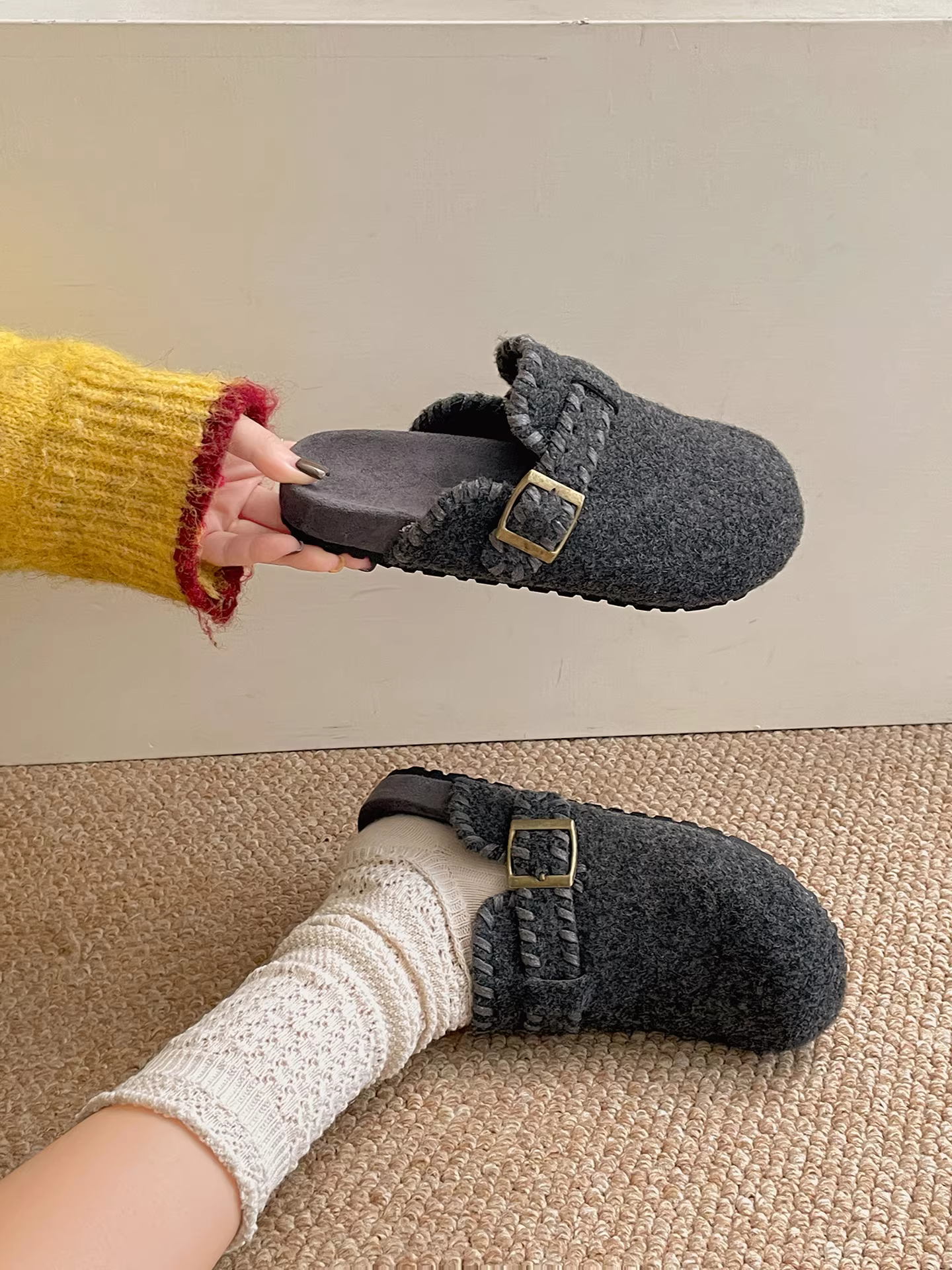 Giày Birkenstock đế dày tăng chiều cao kiểu retro dành cho nữ, dép lông kín mũi đa năng mùa thu mới 2025.