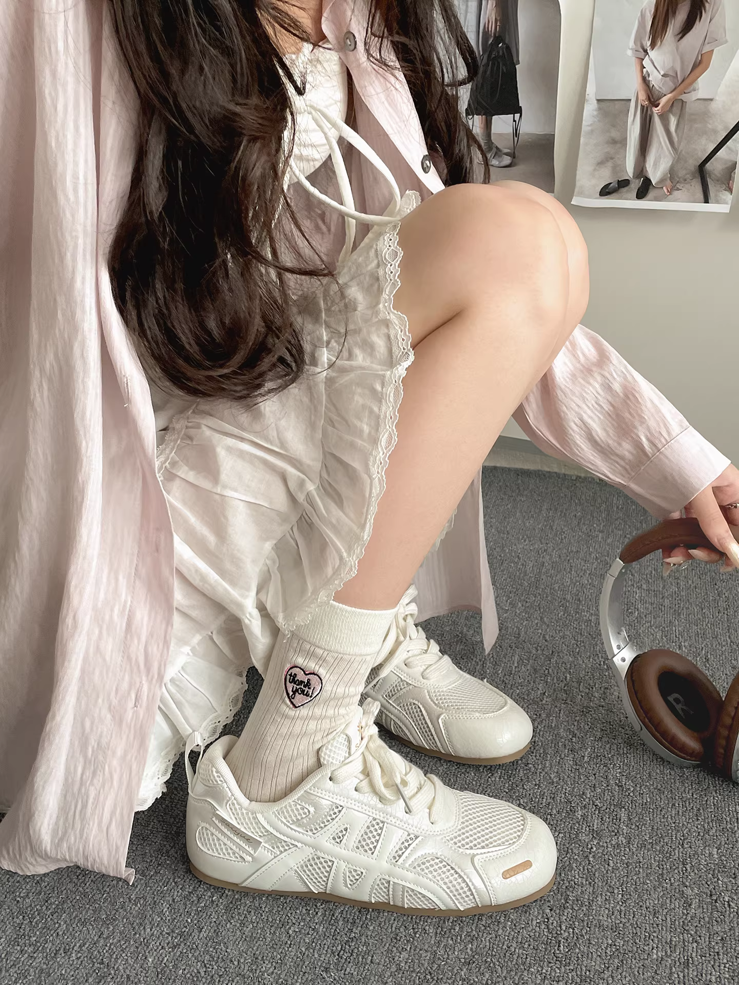 Giày thể thao đế bằng tăng chiều cao kiểu cổ điển màu bạc dành cho nữ, kiểu mới mùa thu 2025, thích hợp phối cùng váy, giày thể thao đế mềm phong cách thường ngày.