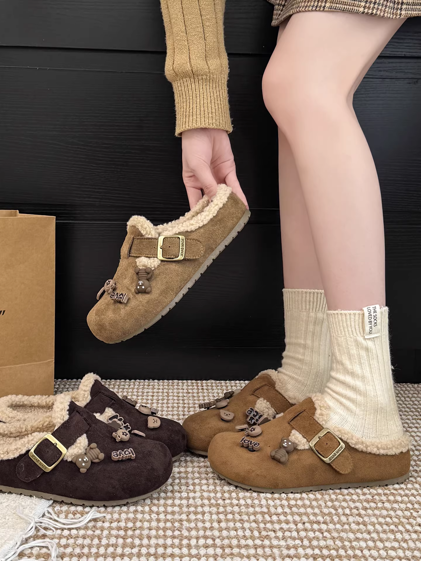 Đôi dép bông dày đế mềm dễ thương kiểu hoạt hình dành cho nữ đi ngoài trời, mẫu mới thu đông 2025, giữ ấm, chống trơn trượt, kiểu Birkenstock.