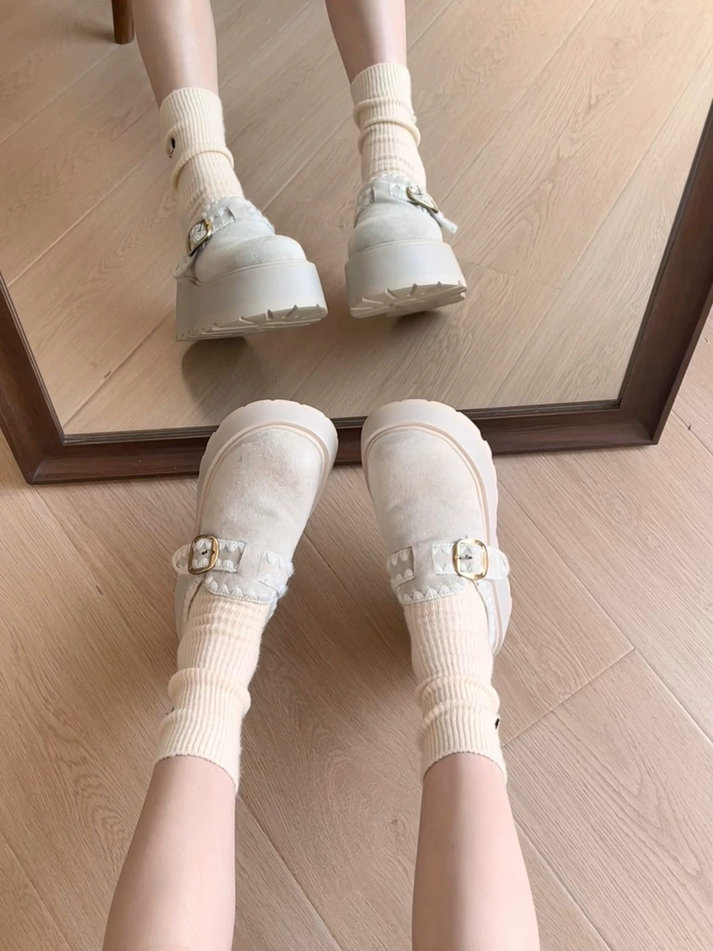 Giày dép nữ Nanzai Nanzhou kiểu Birkenstock đế dày, chất liệu nhung trắng, kiểu nửa dép, mùa đông 2025, giữ ấm, tăng chiều cao, đi ngoài trời