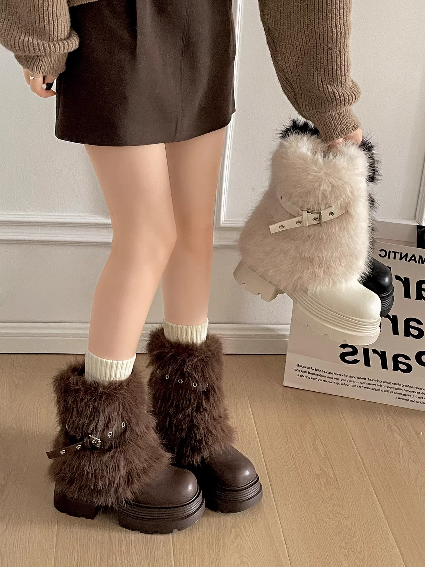 Giày bốt tuyết đế dày lót lông cừu kiểu cổ điển màu trắng dành cho nữ, mẫu mới mùa đông 2025, giữ ấm khi đi ngoài trời, chống trơn trượt, chất liệu bông lông mềm mại.