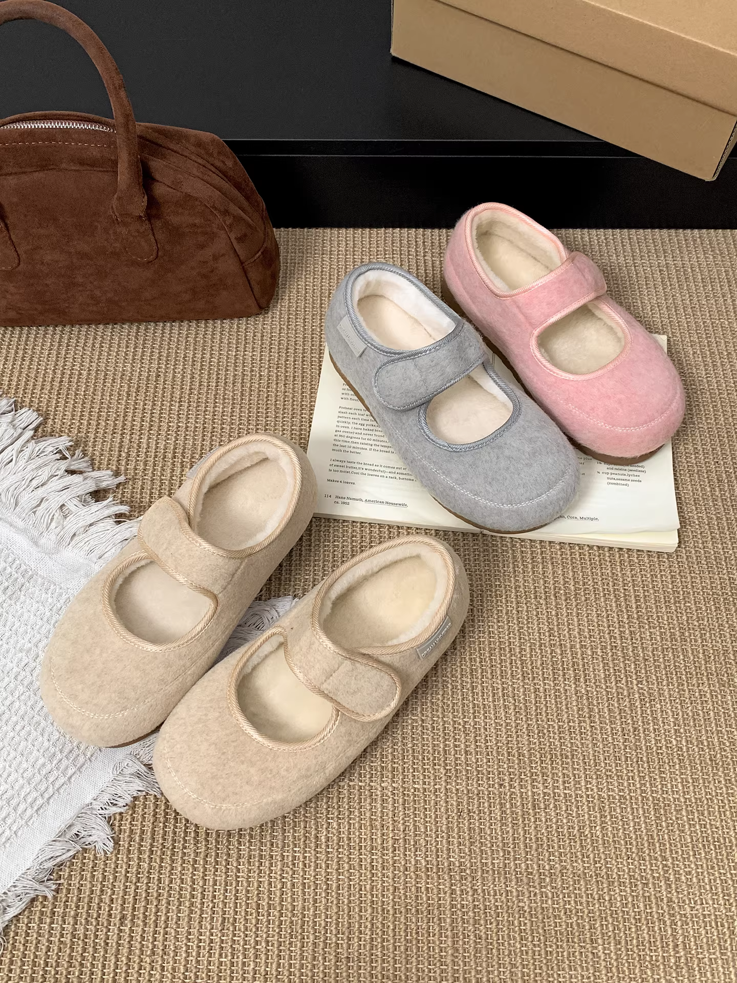 Giày Birkenstock đế bằng nâng chiều cao kiểu retro miền Nam dành cho nữ, mẫu mới thu 2025, phối cùng chân váy, giày cotton đế mềm