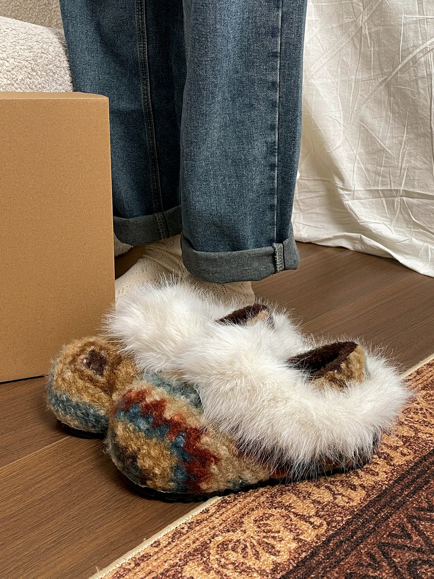 Giày nữ mùa đông 2025 kiểu mới đế dày, lót bông mềm mại, tăng chiều cao, thích hợp đi ngoài trời, giày lông phong cách Birkenstock giữ ấm.