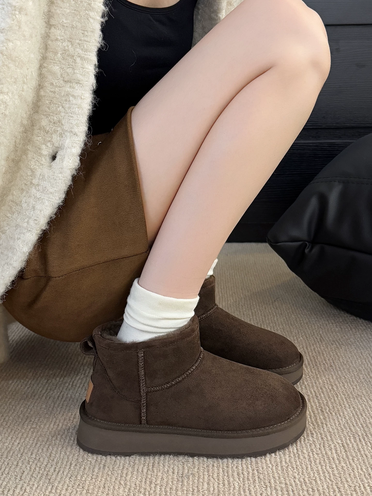 Giày bốt đi tuyết đế dày, lót lông cừu, giữ ấm dành cho nữ, mẫu mới mùa đông 2025, phong cách Đông Bắc, kiểu giày cotton Birkenstock.