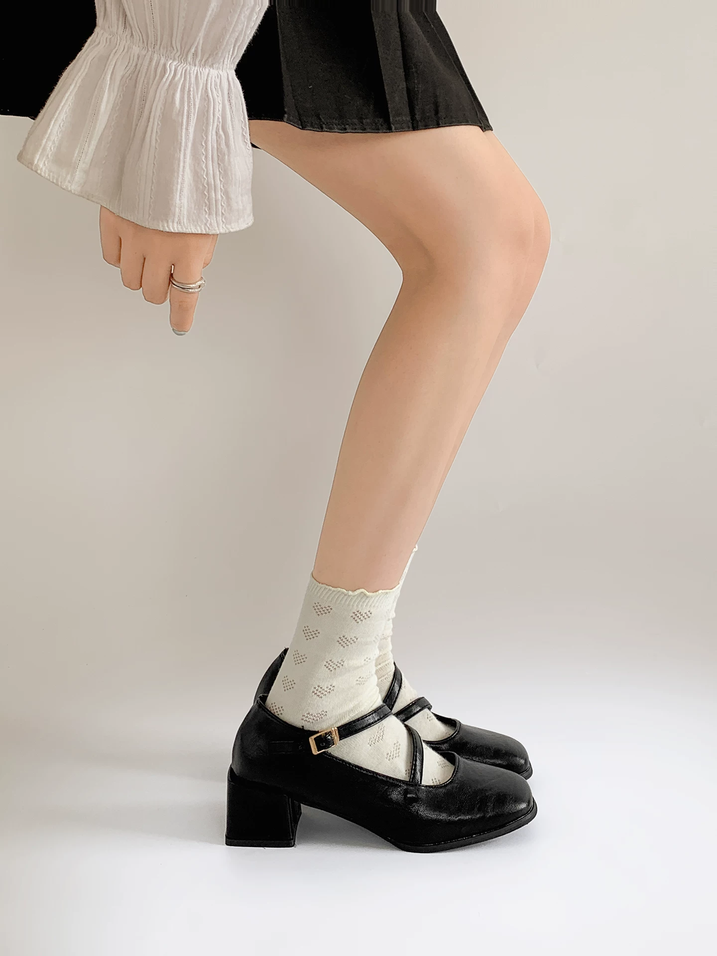 Giày bệt gót thấp kiểu Pháp cổ điển màu đen dành cho nữ, kiểu mới mùa thu 2025, giày Mary Jane mũi vuông đa năng, phối hợp tốt với chân váy