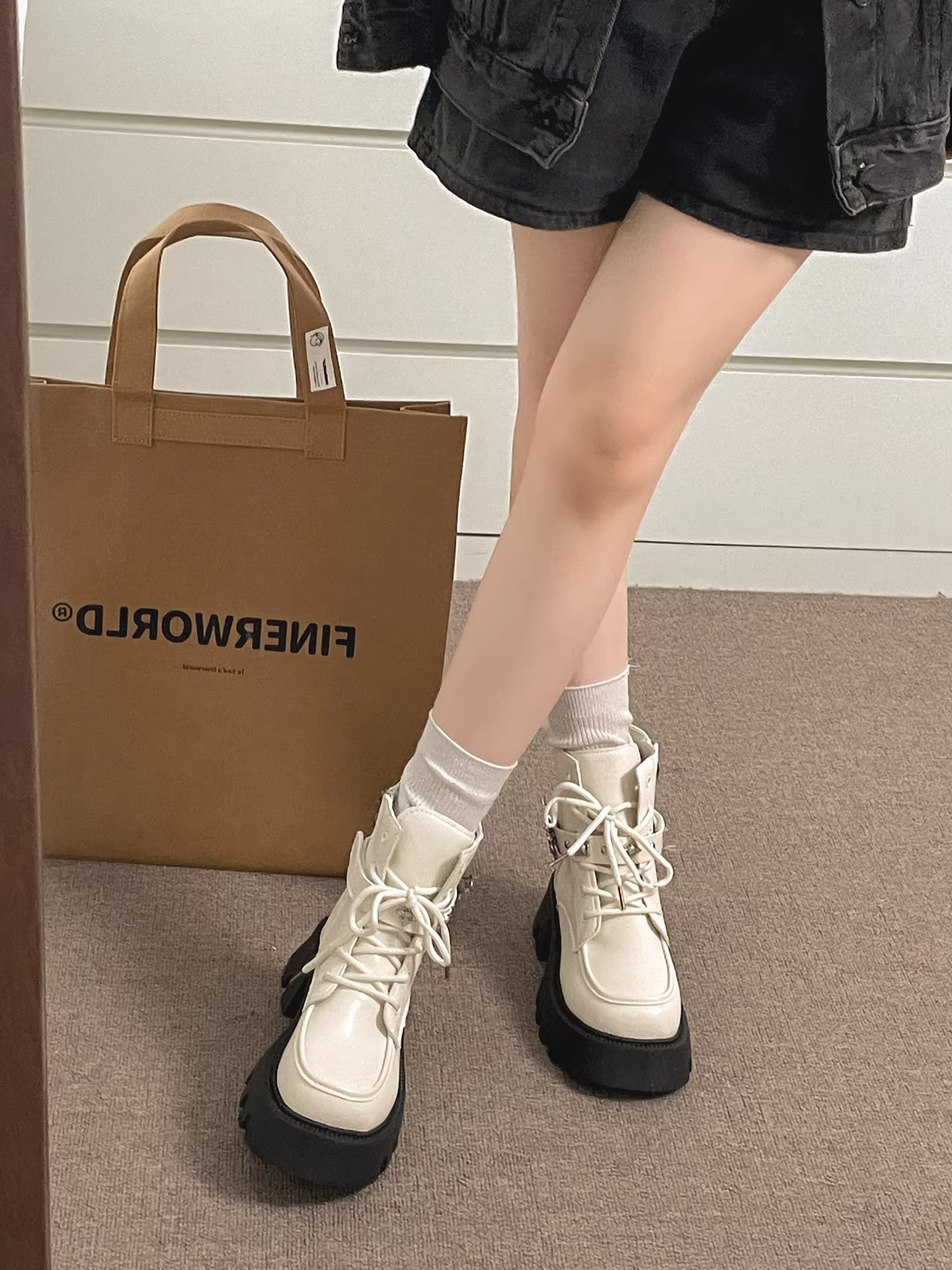 Giày bốt Martin đế dày đa năng kiểu Anh đen dành cho nữ nhỏ nhắn, mẫu mới thu đông 2025, đế mềm tăng chiều cao.