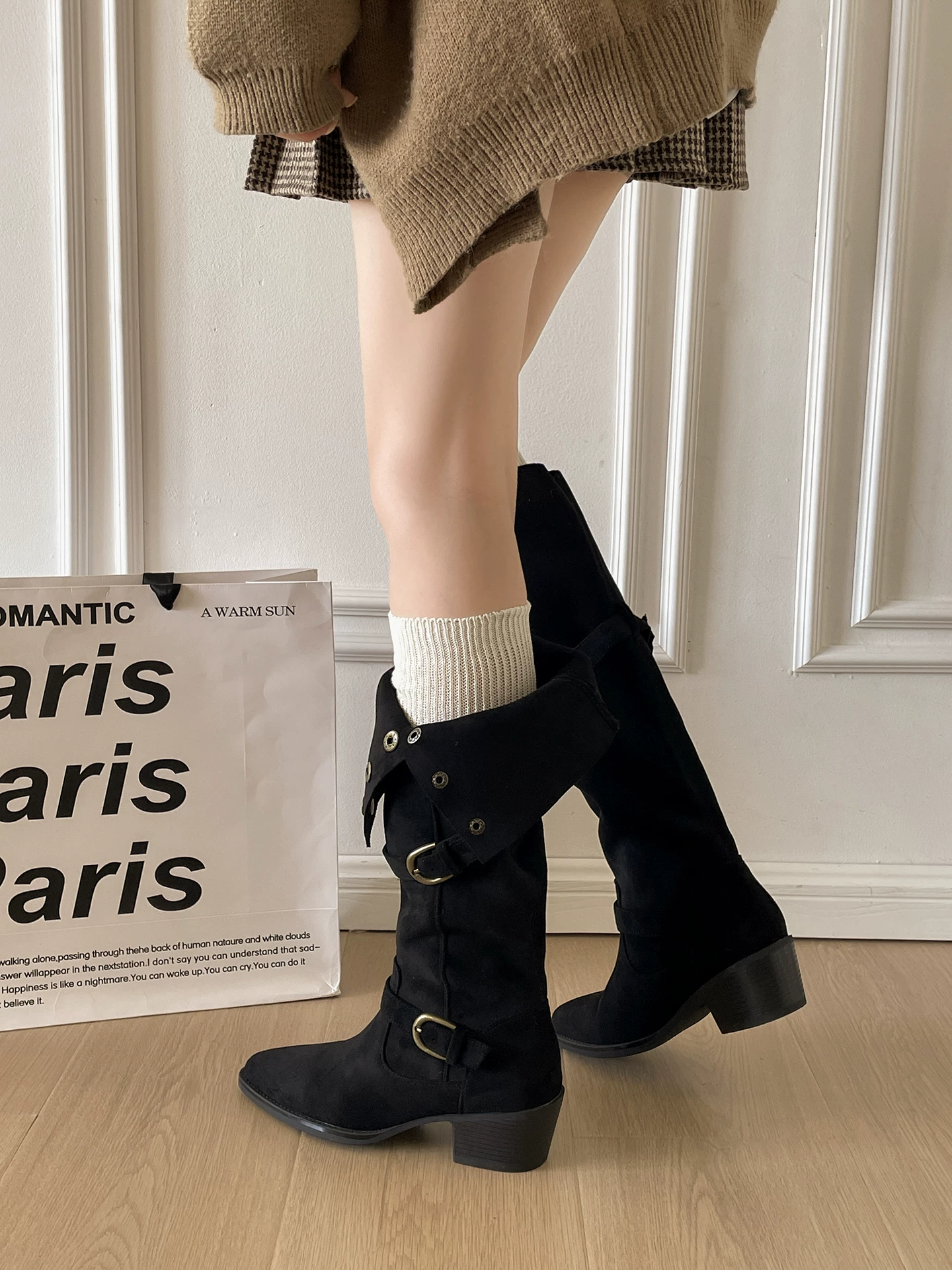 Giày bốt cao gót đế thô kiểu retro màu kaki mũi nhọn tăng chiều cao dành cho nữ, bốt dài mùa thu đông 2025 kiểu dáng thon gọn, kiểu Birkenstock hai chiều