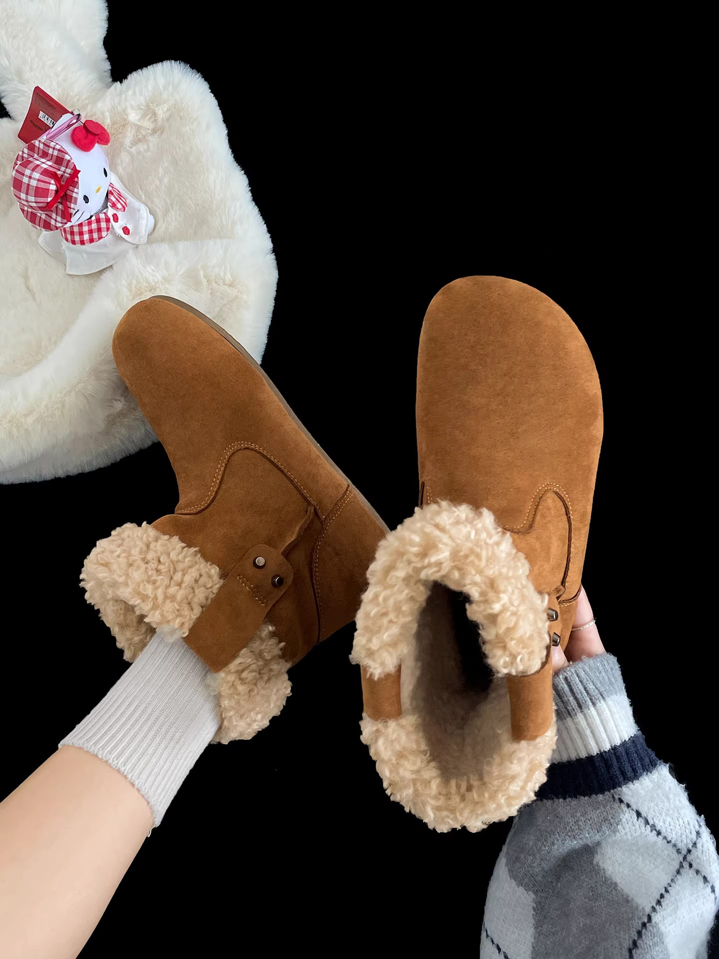 Giày bốt nữ mùa đông 2025 đế dày lót lông giữ ấm kiểu Birkenstock, chất liệu cotton, tăng chiều cao, màu nâu cổ điển