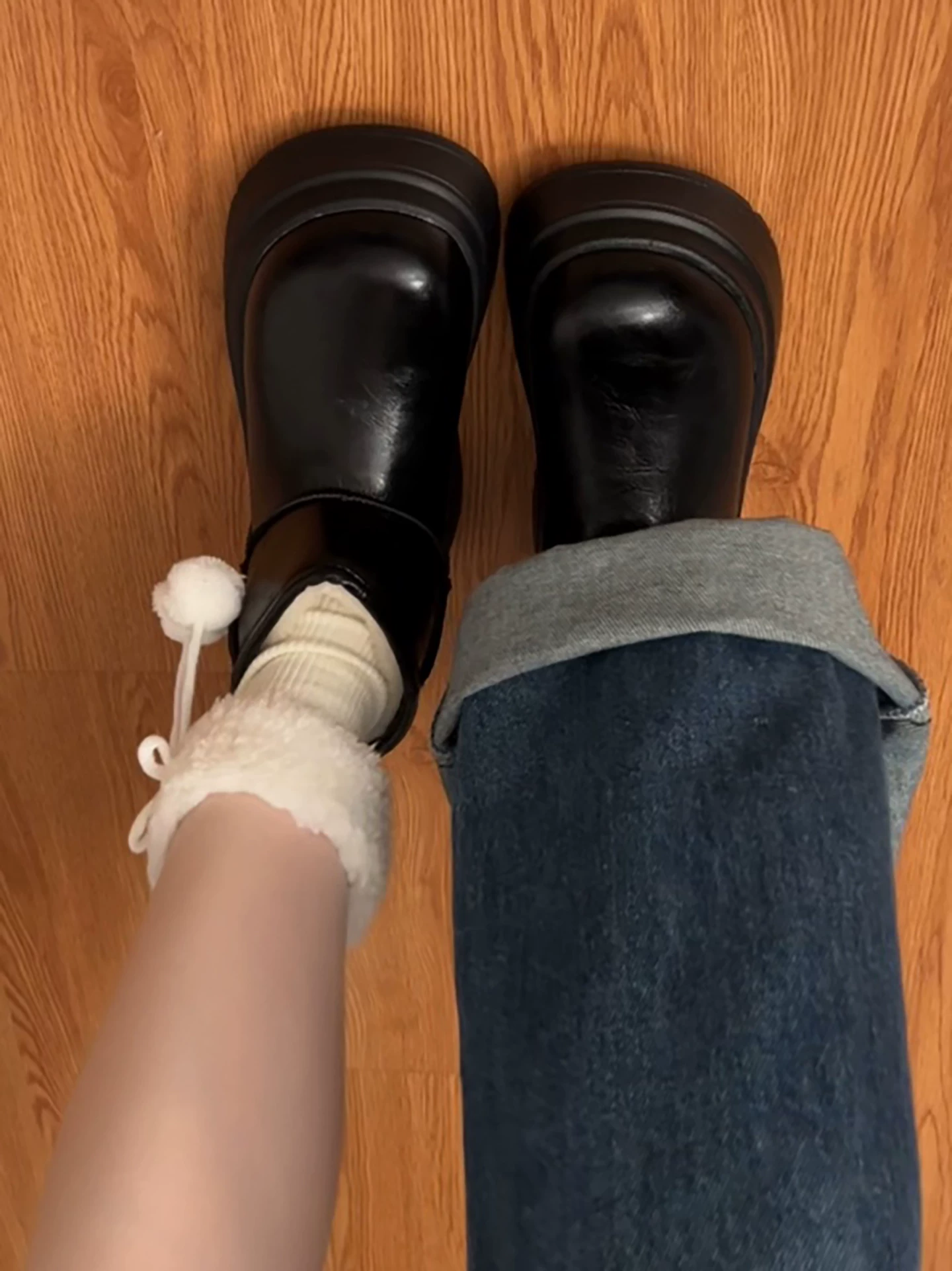 Giày bốt đi tuyết đế dày lót lông cừu màu đen dành cho nữ, mẫu mùa đông mới 2025, giày cotton giữ ấm chống trơn dày dặn kiểu Đông Bắc tăng chiều cao.