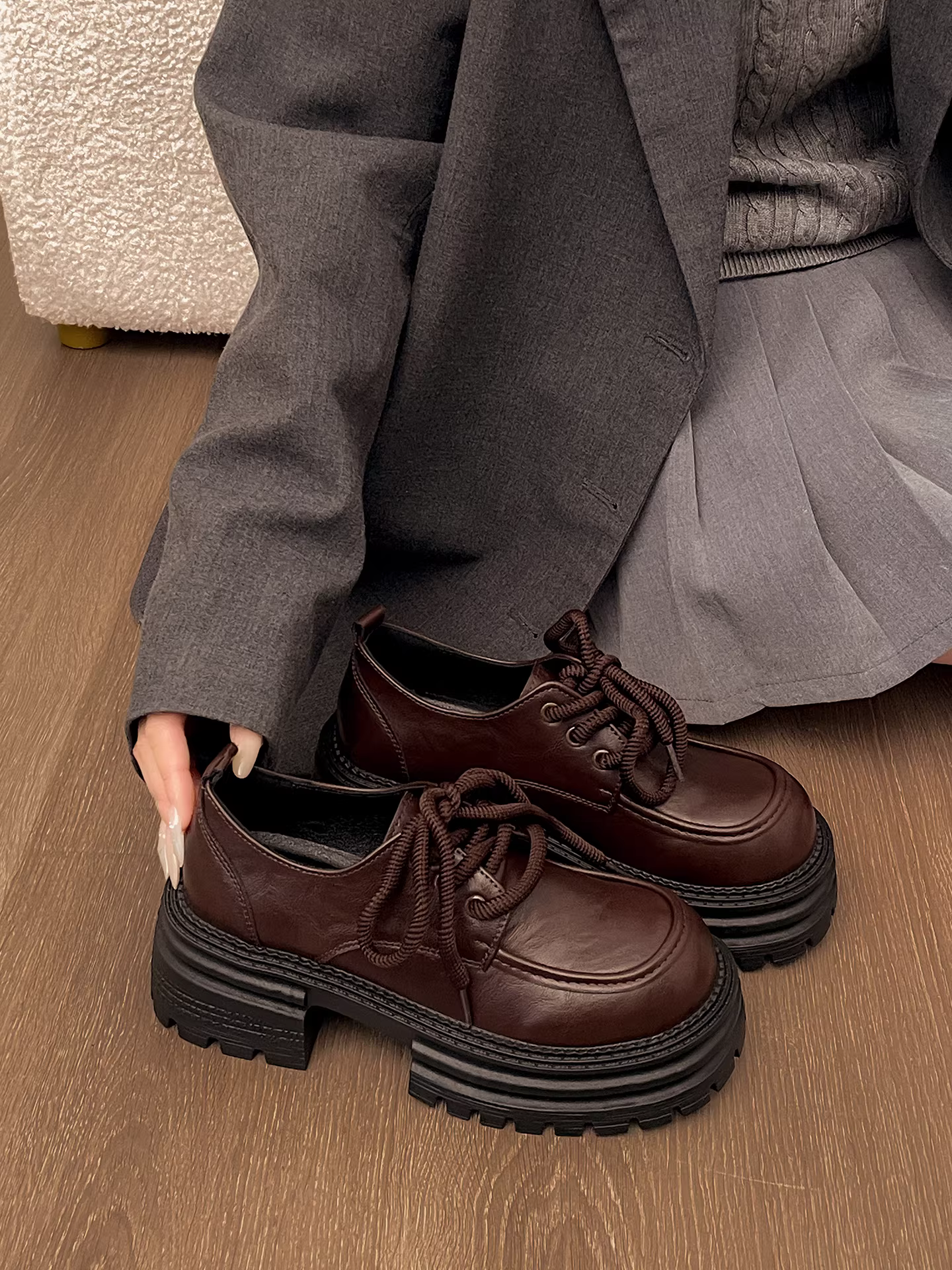 Giày da đế dày, gót vuông, kiểu retro đa năng màu nâu dành cho nữ, kiểu dáng thu đông 2025 mới, phối cùng chân váy, giày lười đế mềm tăng chiều cao