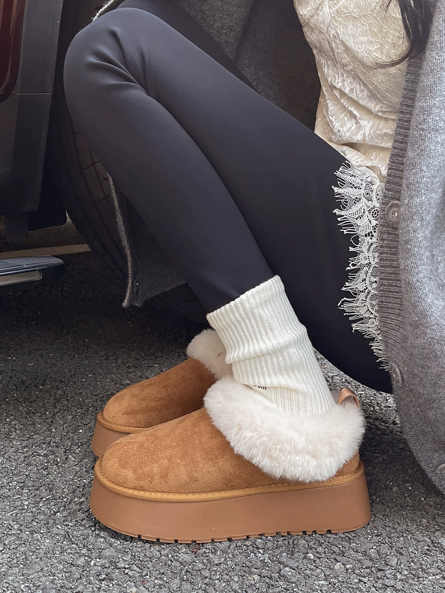 Giày bốt tuyết lót lông cừu đế dày kiểu retro dành cho nữ, mẫu mới mùa đông 2025, giữ ấm, phong cách Birkenstock, chất liệu cotton, lông mềm mại, thích hợp cho vùng Đông Bắc