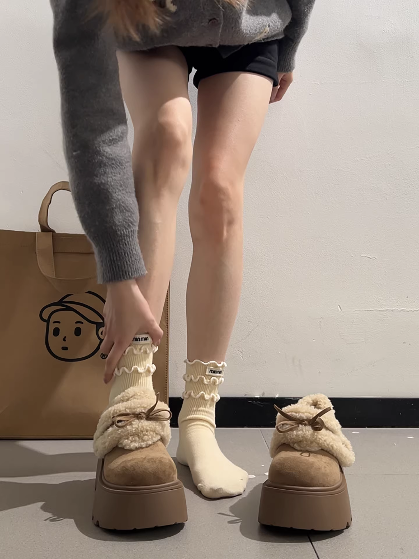 Giày bệt đế xuồng lót lông cừu dày dặn phong cách retro Nam Trung Quốc dành cho nữ 2025, giày mùa đông mới giữ ấm tăng chiều cao kiểu Birkenstock