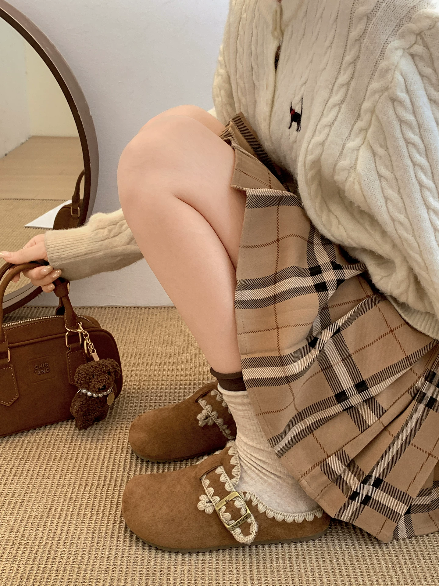 Dép đế dày tăng chiều cao, mũi kín, phổ biến dành cho nữ, thích hợp mang đi ngoài trời, kiểu dáng thu đông 2025 mới, kiểu Birkenstock cổ điển, có lót lông cừu.