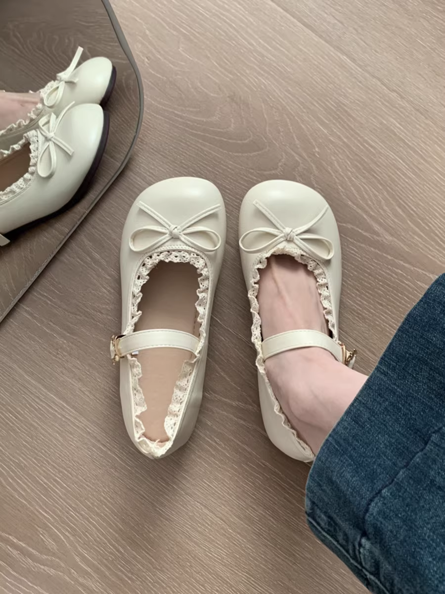 Giày bệt nữ kiểu Pháp cổ điển màu đỏ, mẫu mới thu đông 2025, thích hợp phối cùng chân váy, kiểu Mary Jane.