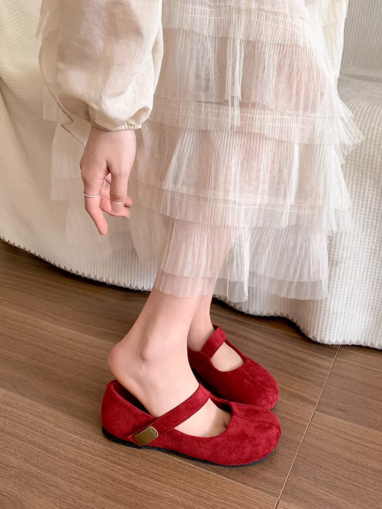 Giày bệt nữ mũi tròn cổ điển màu đỏ, kiểu dáng mới mùa thu 2025, phối chân váy, giày Mary Jane đế mềm kiểu Pháp