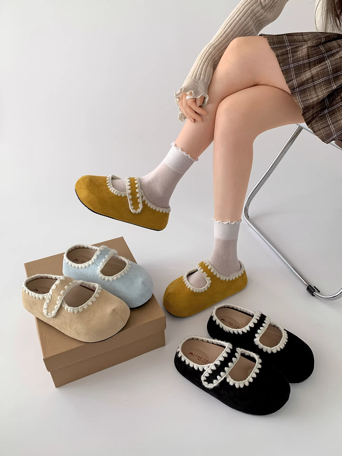 Giày clog đế xuồng đen thời thượng dành cho nữ, kiểu mới thu đông 2025, thích hợp phối cùng chân váy, kiểu Birkenstock chống trơn, kiểu nửa dép.