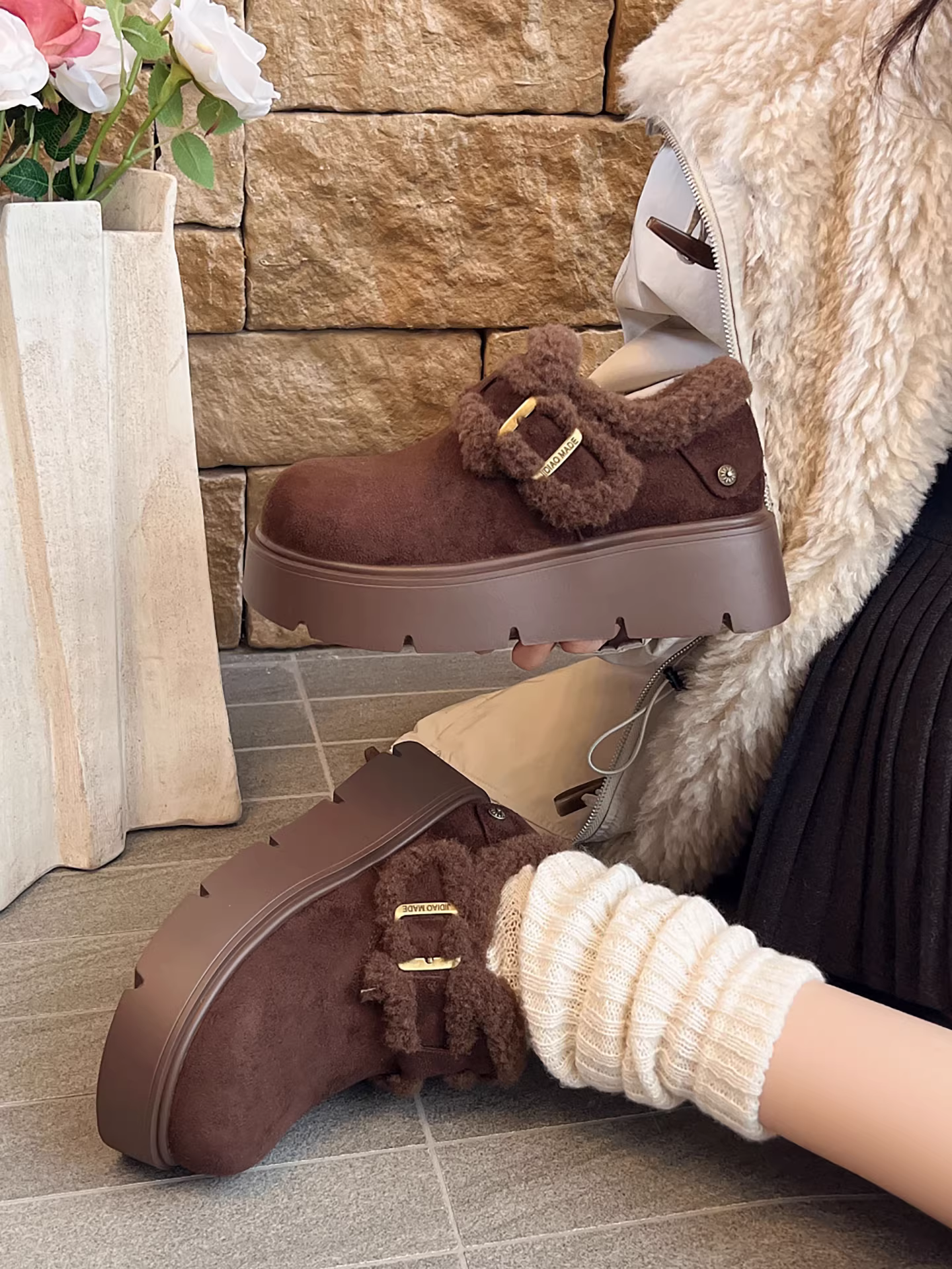 Giày bốt đi tuyết đế dày lót lông màu kaki dành cho nữ, giày cotton cổ điển ấm áp chống trượt ngoài trời mùa đông mới 2025.