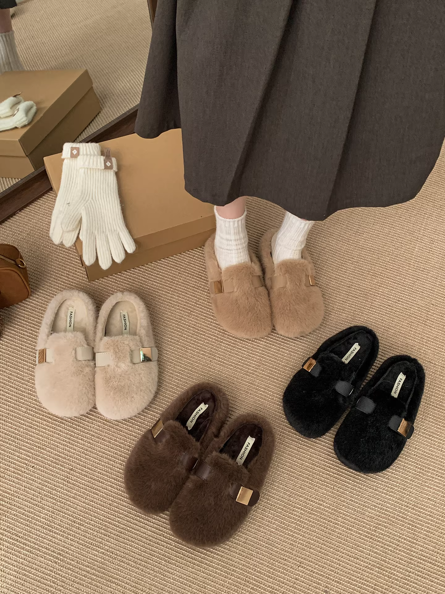 Dép lông dày đế dày phong cách retro Nam Trung Quốc dành cho nữ, dùng ngoài trời, dép bông ấm áp mùa đông mới năm 2025.