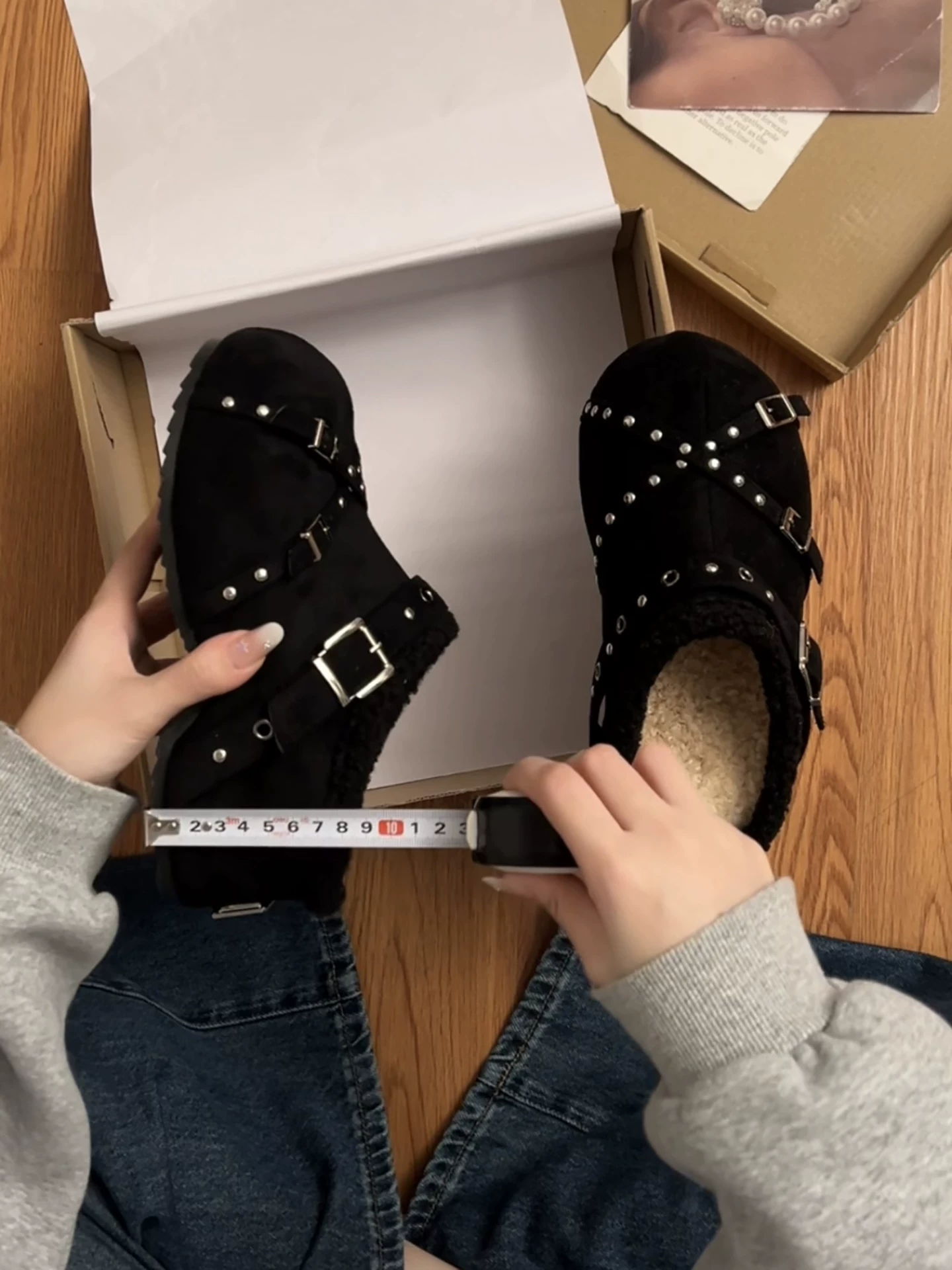 Giày Birkenstock đế dày lót lông cừu đen giữ ấm dành cho nữ, mẫu mới mùa đông 2025, đi ngoài trời, tăng chiều cao, dép bông mềm mại