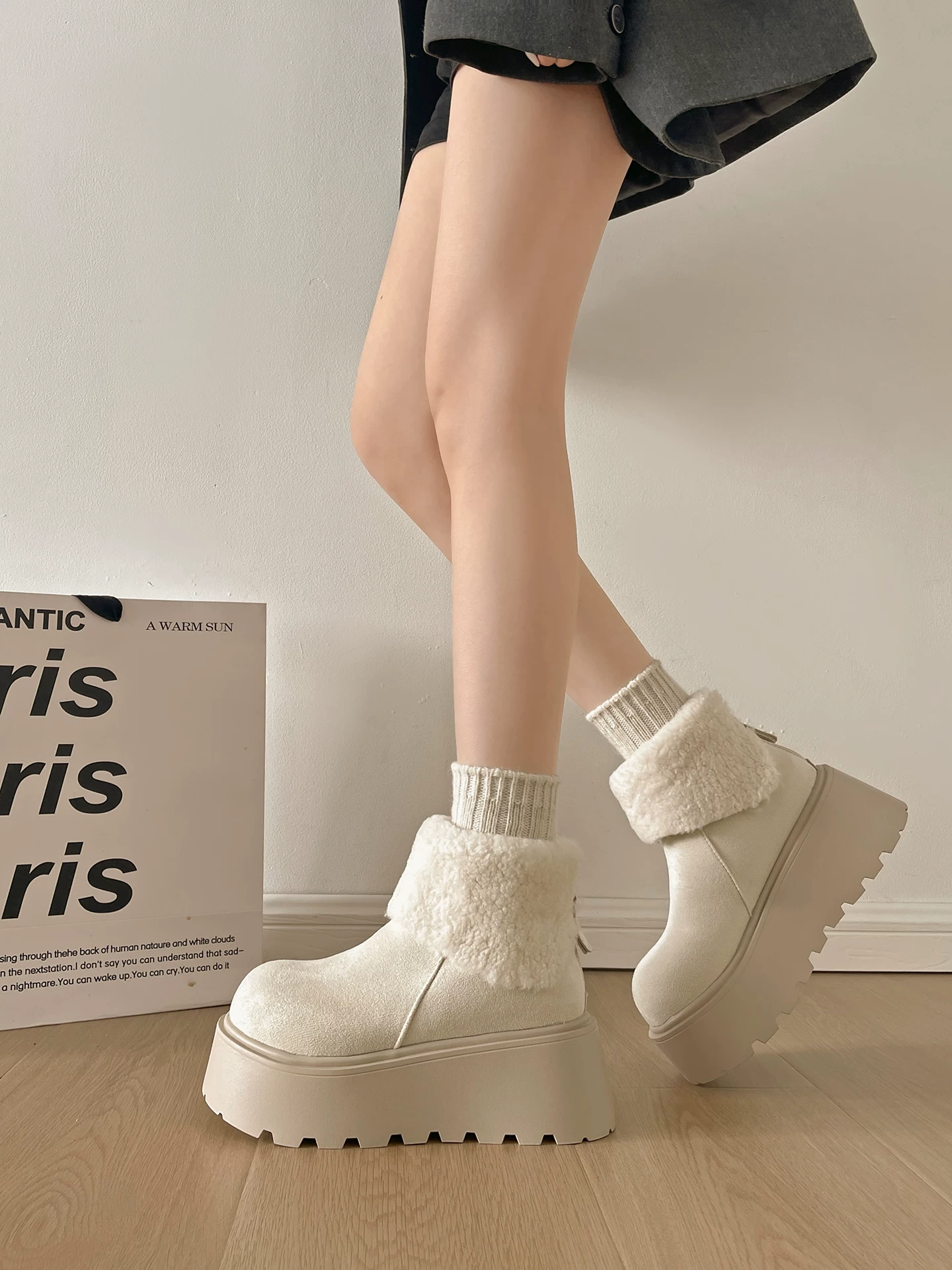 Giày bốt tuyết nữ đế dày lót lông phong cách retro màu trắng, kiểu Birkenstock, mùa đông ấm áp năm 2025