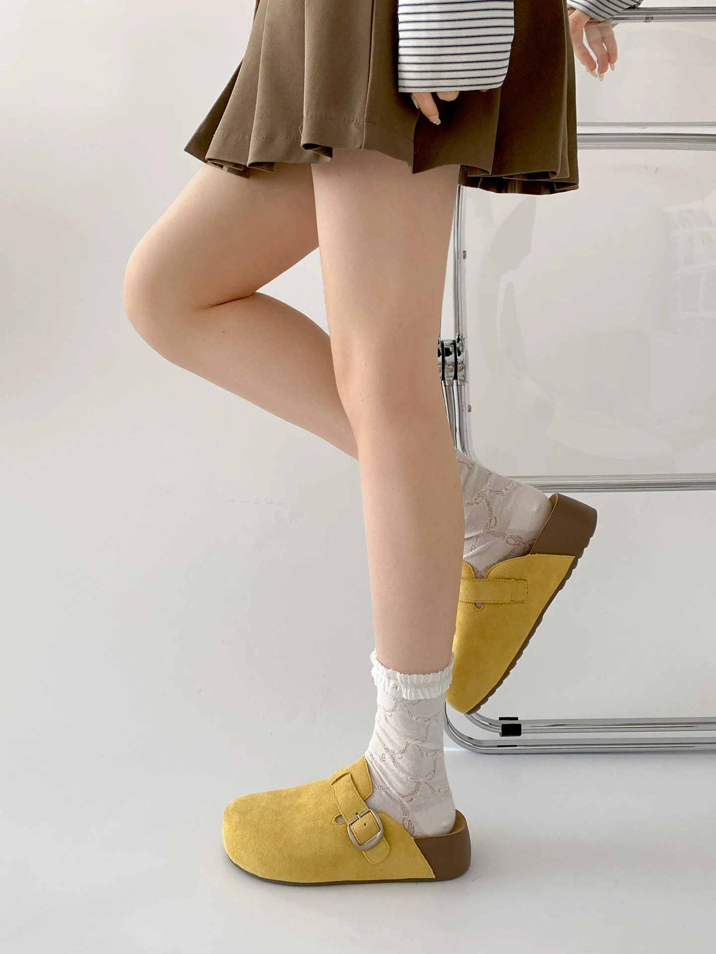 Dép nữ đế dày chống trơn kiểu retro, áo khoác ngoài mùa thu, kiểu mới 2025, phối cùng váy, giày Birkenstock nửa đế màu vàng