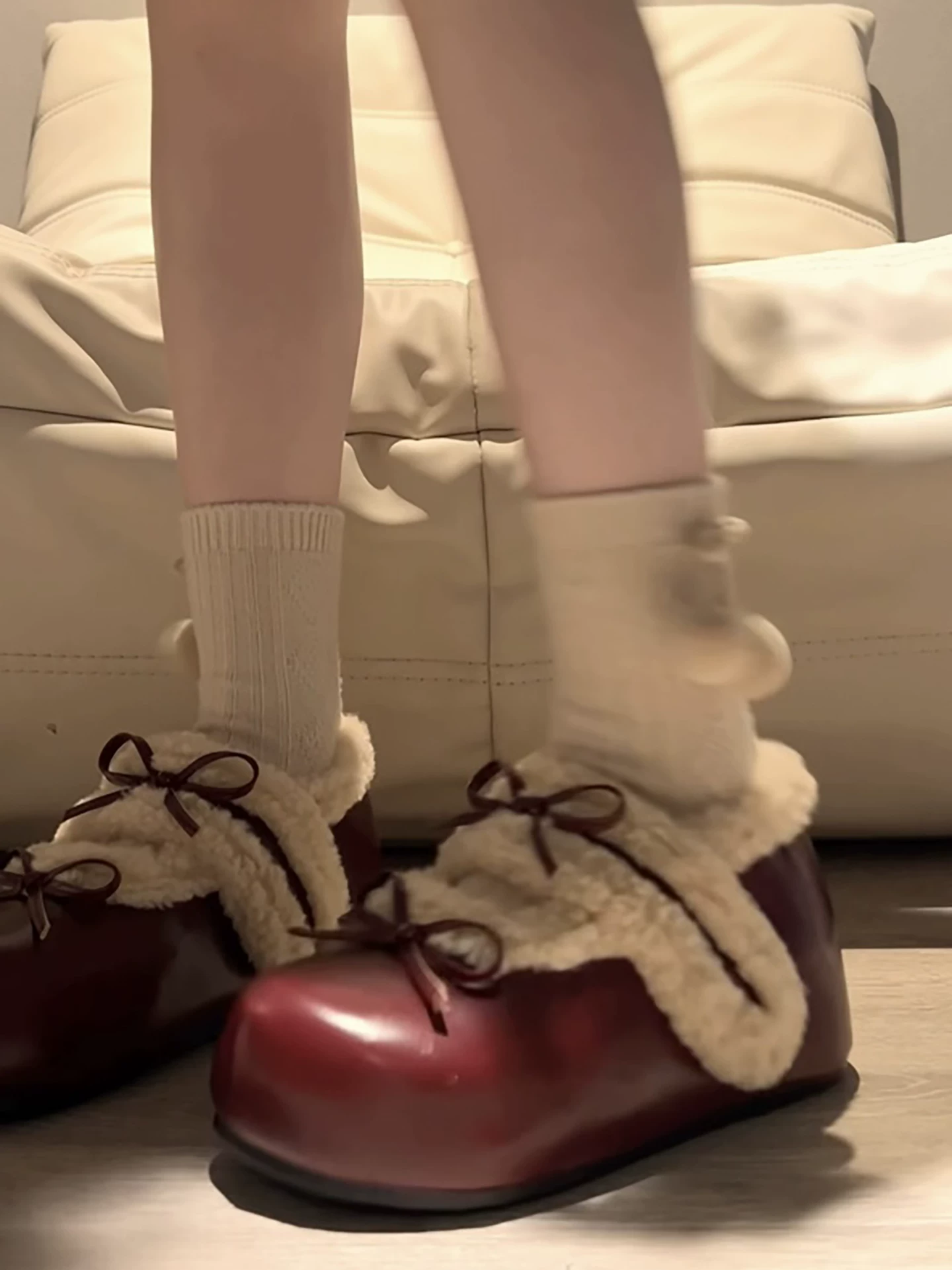 Giày Birkenstock nữ đế dày lót lông đỏ cổ điển, kiểu ôm chân, mùa đông 2025, giữ ấm, tăng chiều cao, chất liệu bông tuyết dày dặn