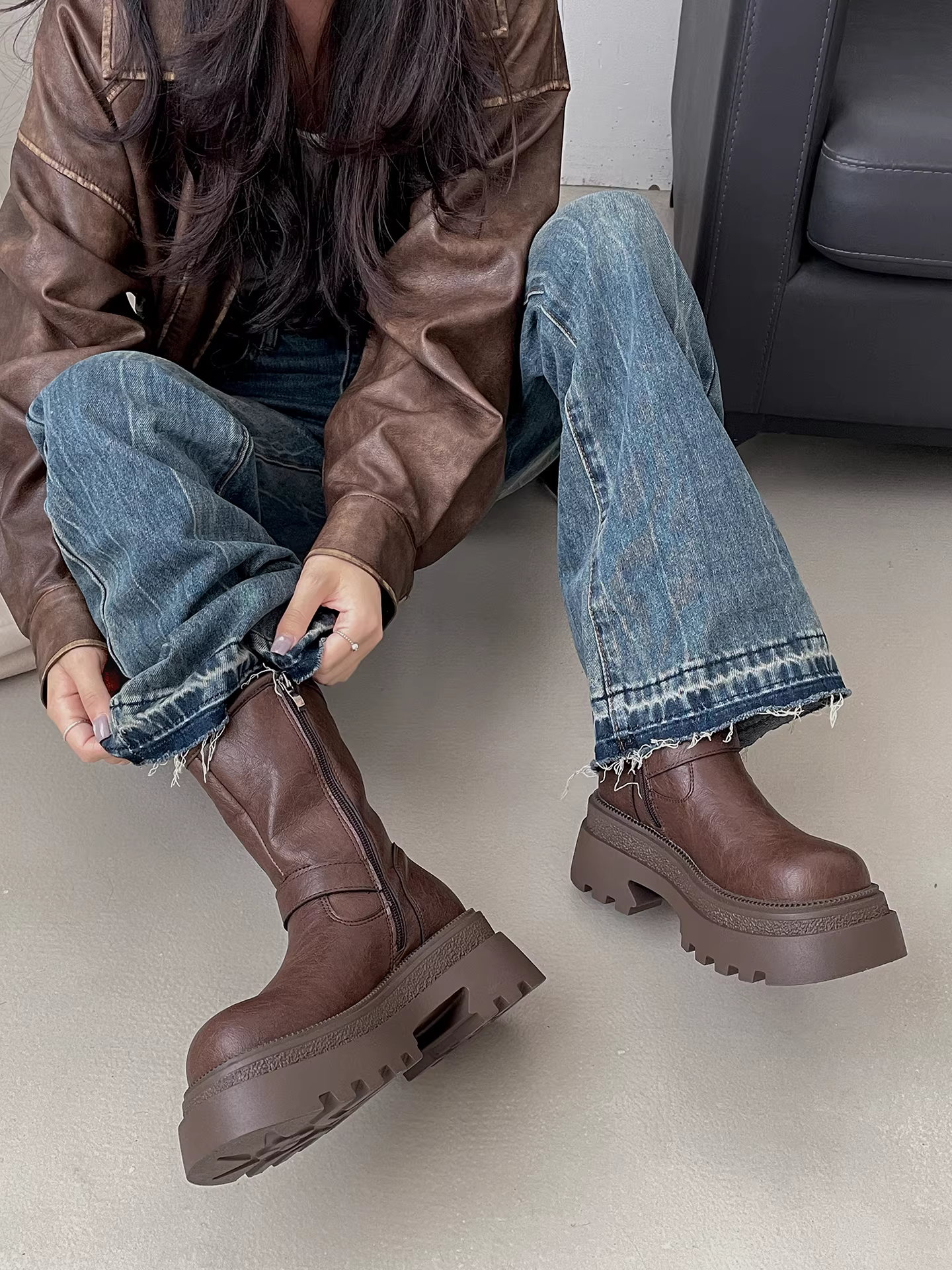 Giày bốt Martin đế dày, gót thô, kiểu Anh đen, đa năng dành cho nữ, mẫu mới thu đông 2025, tăng chiều cao, thon gọn, kiểu retro, cổ ngắn