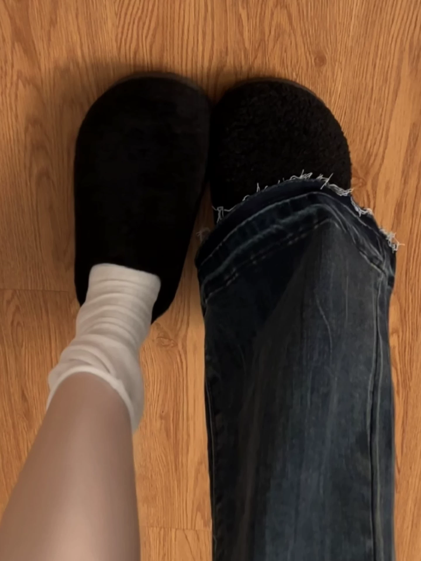 Dép bông đế dày phong cách retro màu đen dành cho nữ, mặc ngoài trời mùa đông, kiểu mới 2025, ấm áp, chống trơn trượt, dép bông tăng chiều cao.