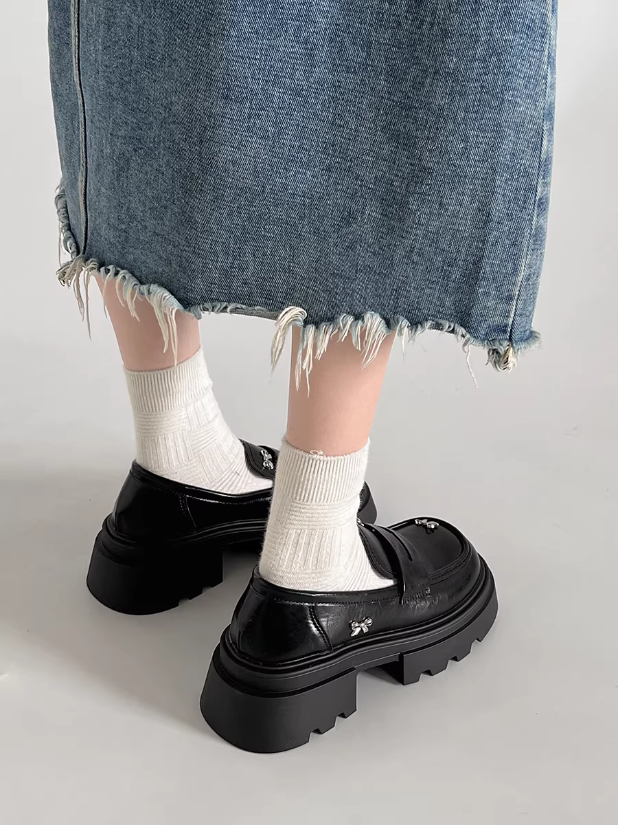 Giày da nữ đế dày kiểu Anh đen, gót thô, mùa thu mới 2025, kiểu retro Pháp, kiểu lười