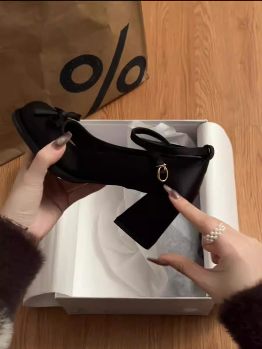 Giày cao gót đế thô miệng nông kiểu Pháp màu đen dành cho nữ, kiểu thu mới 2025, phối cùng chân váy, giày cao gót Mary Jane cổ điển.