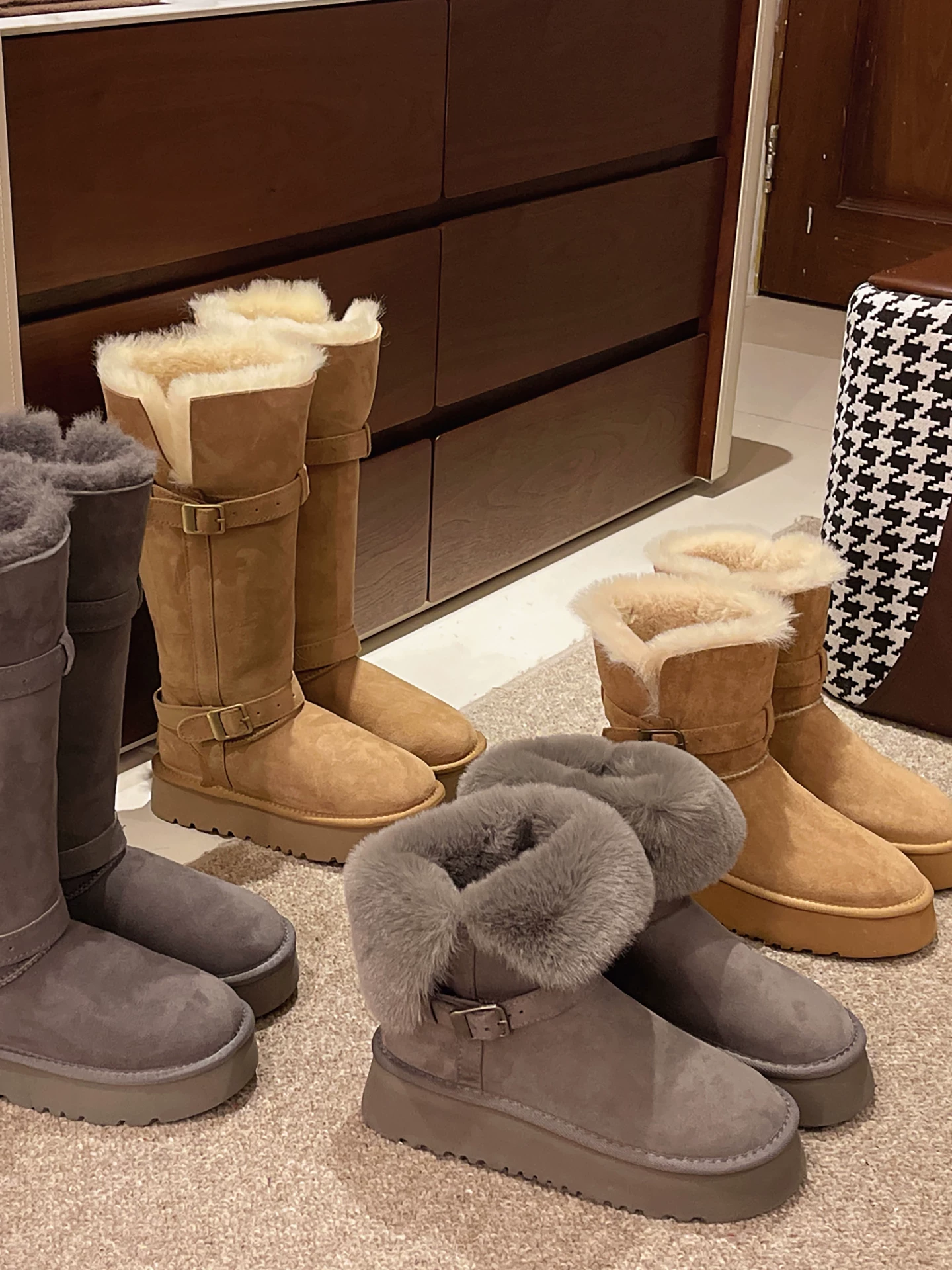 Giày bốt đi tuyết dài, lót lông cừu, đế dày, chống trơn trượt dành cho nữ, kiểu Birkenstock, chất liệu cotton ấm áp mùa đông mới năm 2025.