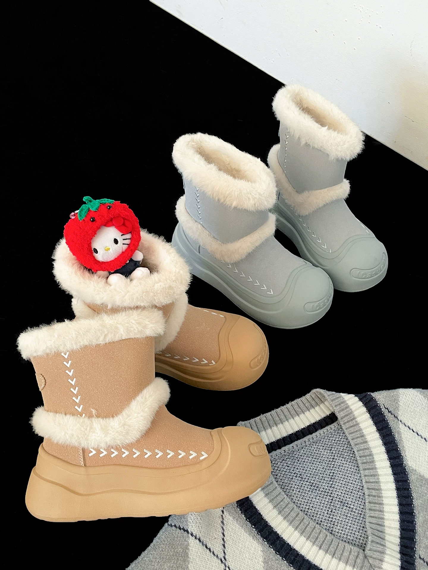 Giày bốt tuyết đế dày lót lông cừu kiểu cổ điển Nam Trung Quốc dành cho nữ 2025 Mẫu mới mùa đông ấm áp chống trơn trượt Giày bông Đông Bắc