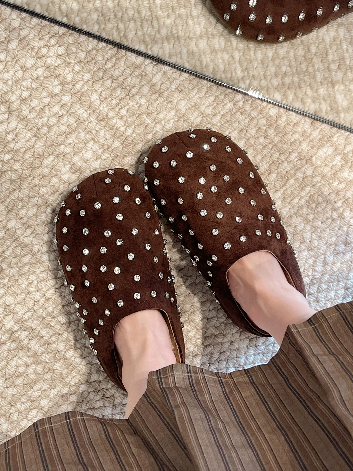 Giày Birkenstock đế dày nửa đế kiểu cổ điển mùa đông dành cho nữ 2025, kiểu dáng retro, chất liệu nhung mềm mại, giữ ấm, tăng chiều cao.