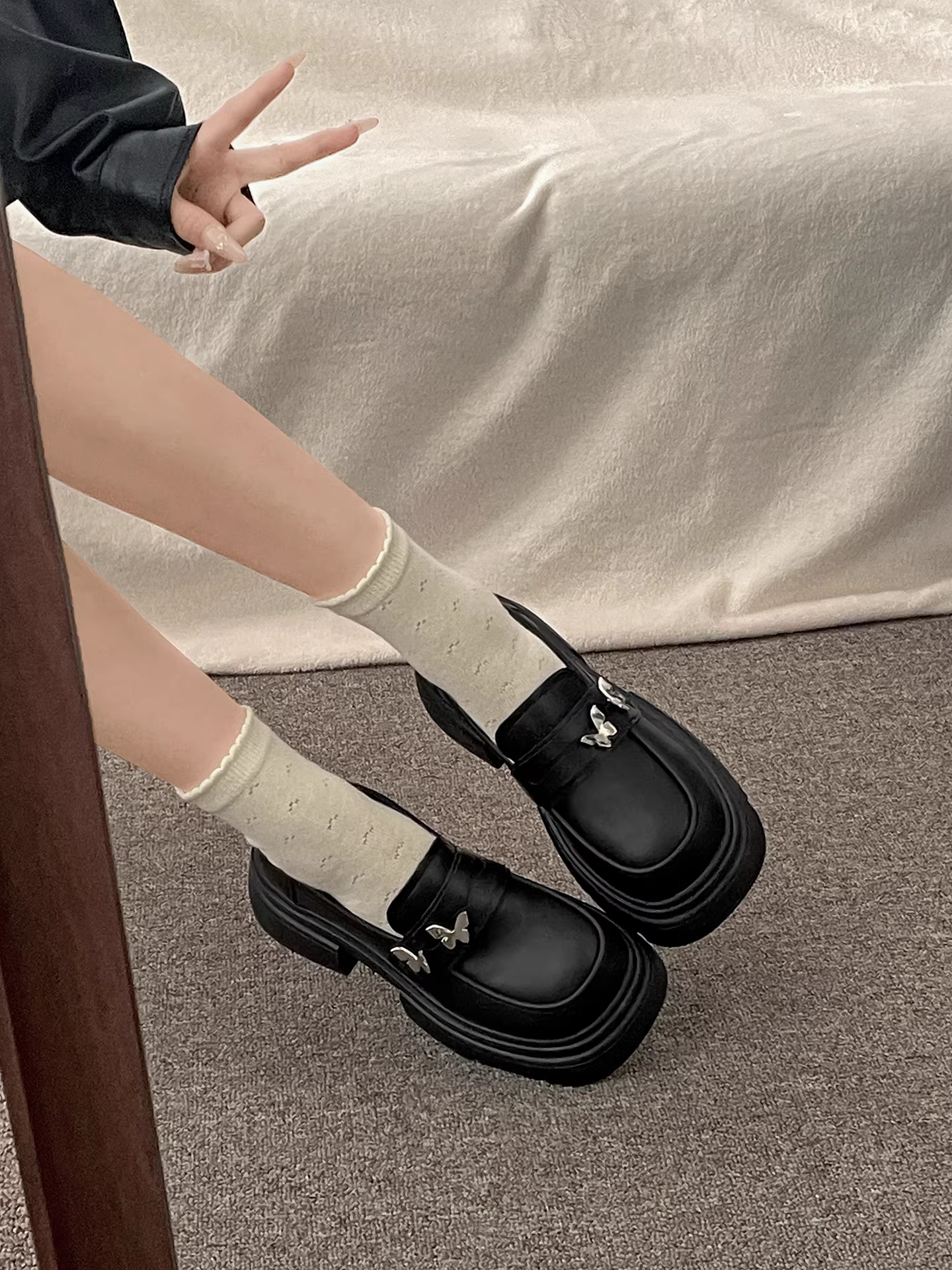 Giày da nữ đế dày tăng chiều cao kiểu retro đen, size nhỏ, mùa thu mới 2025, phong cách Anh, dễ phối chân váy