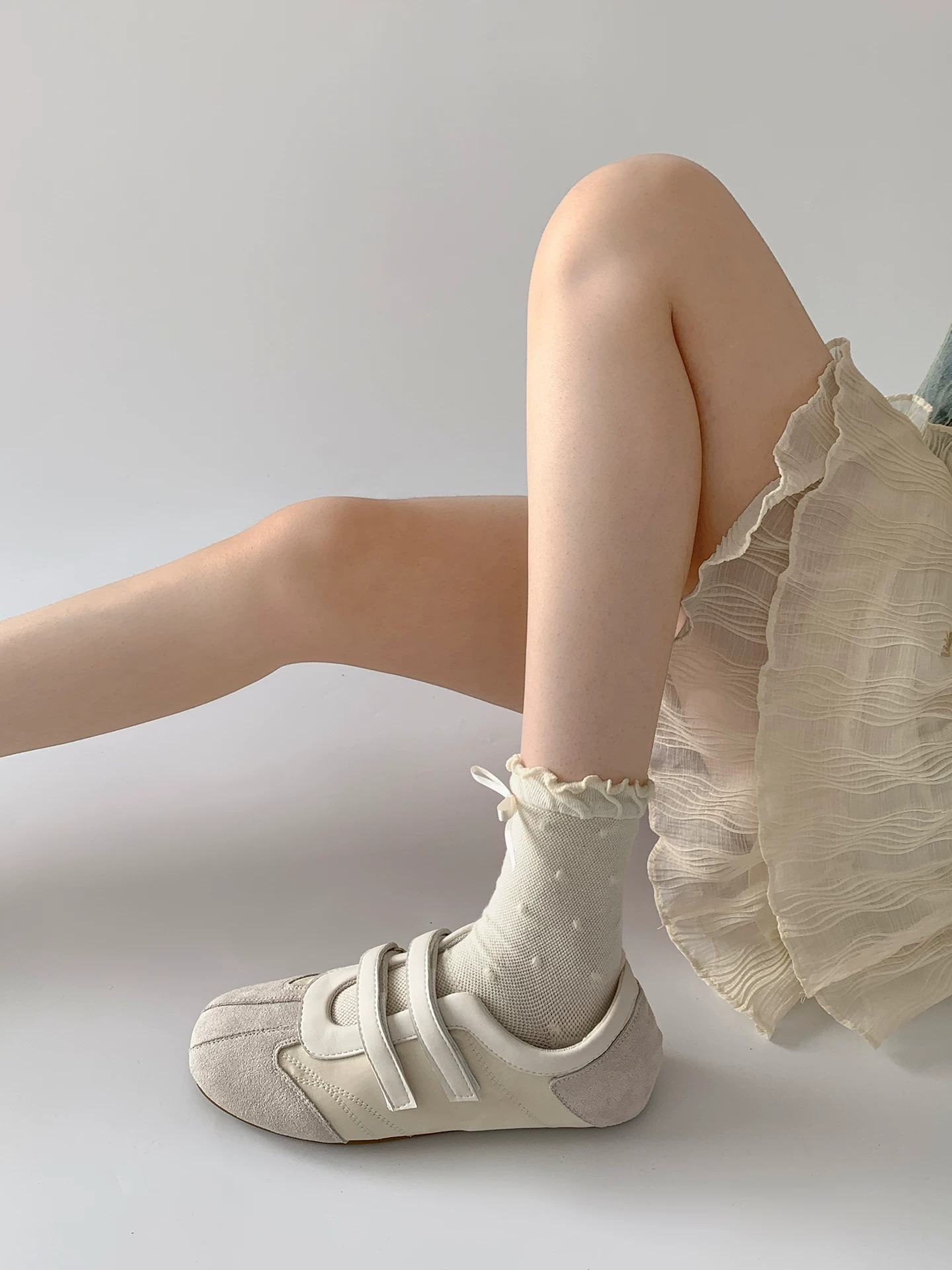 Giày bệt kiểu Mary Jane màu đỏ cổ điển phong cách múa ba lê Pháp dành cho nữ, kiểu mới mùa thu 2025, giày tập luyện thường ngày phối chân váy