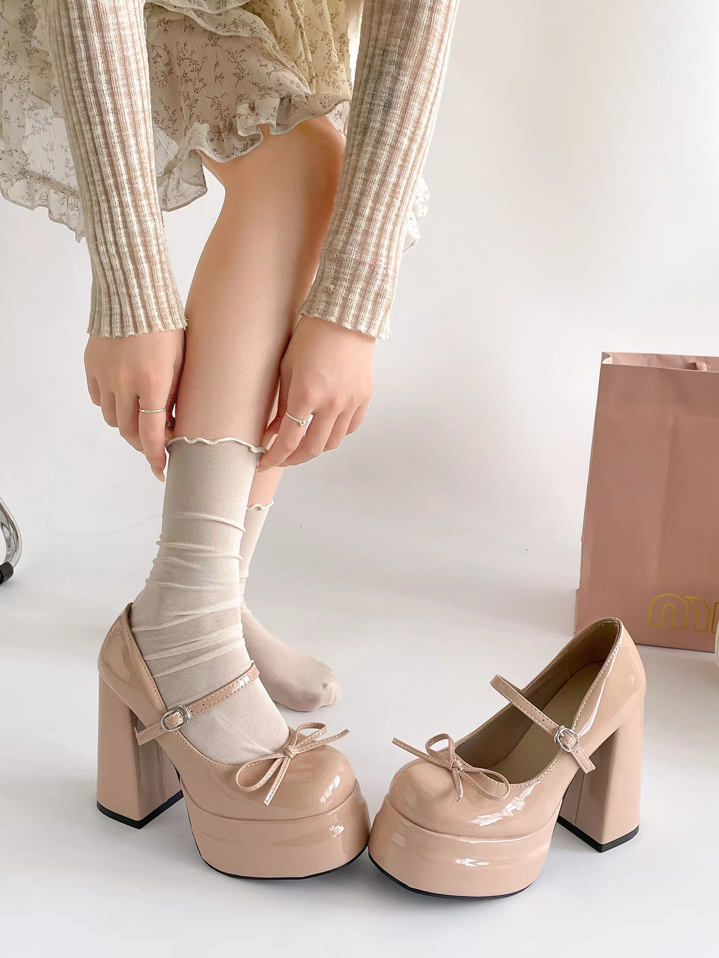 Giày cao gót đế thô kiểu Pháp phổ biến dành cho nữ, mẫu mới mùa thu 2025, tăng chiều cao, phù hợp với chân váy, kiểu Mary Jane.