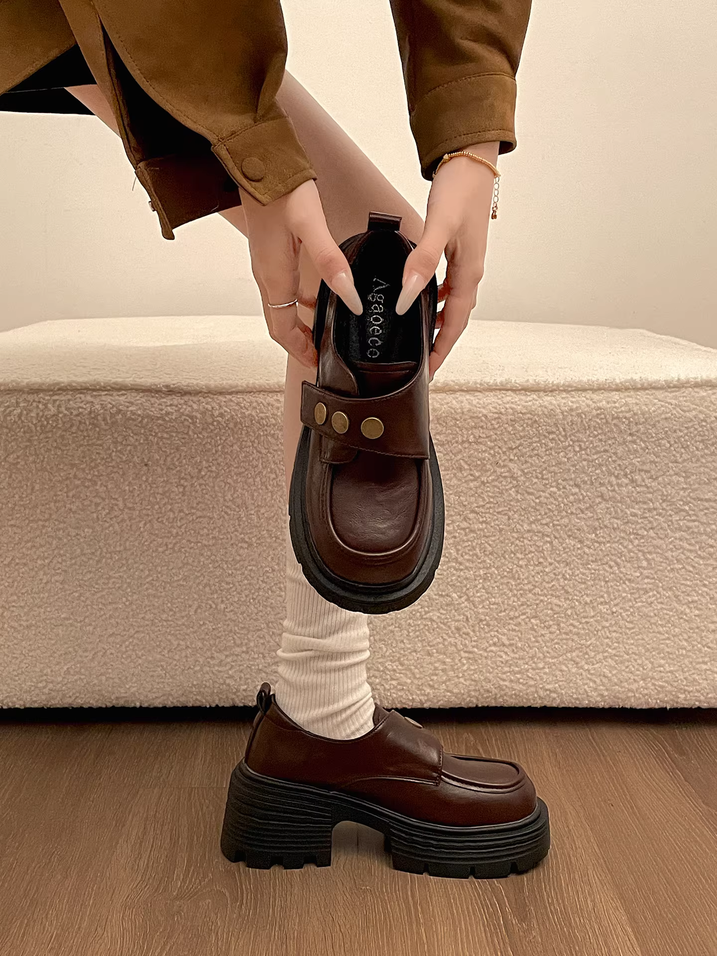 Giày da nữ kiểu Anh cổ điển, gót dày, đế dày, phong cách JK, màu nâu, mẫu mới xuân thu 2025, đa năng, phối chân váy.