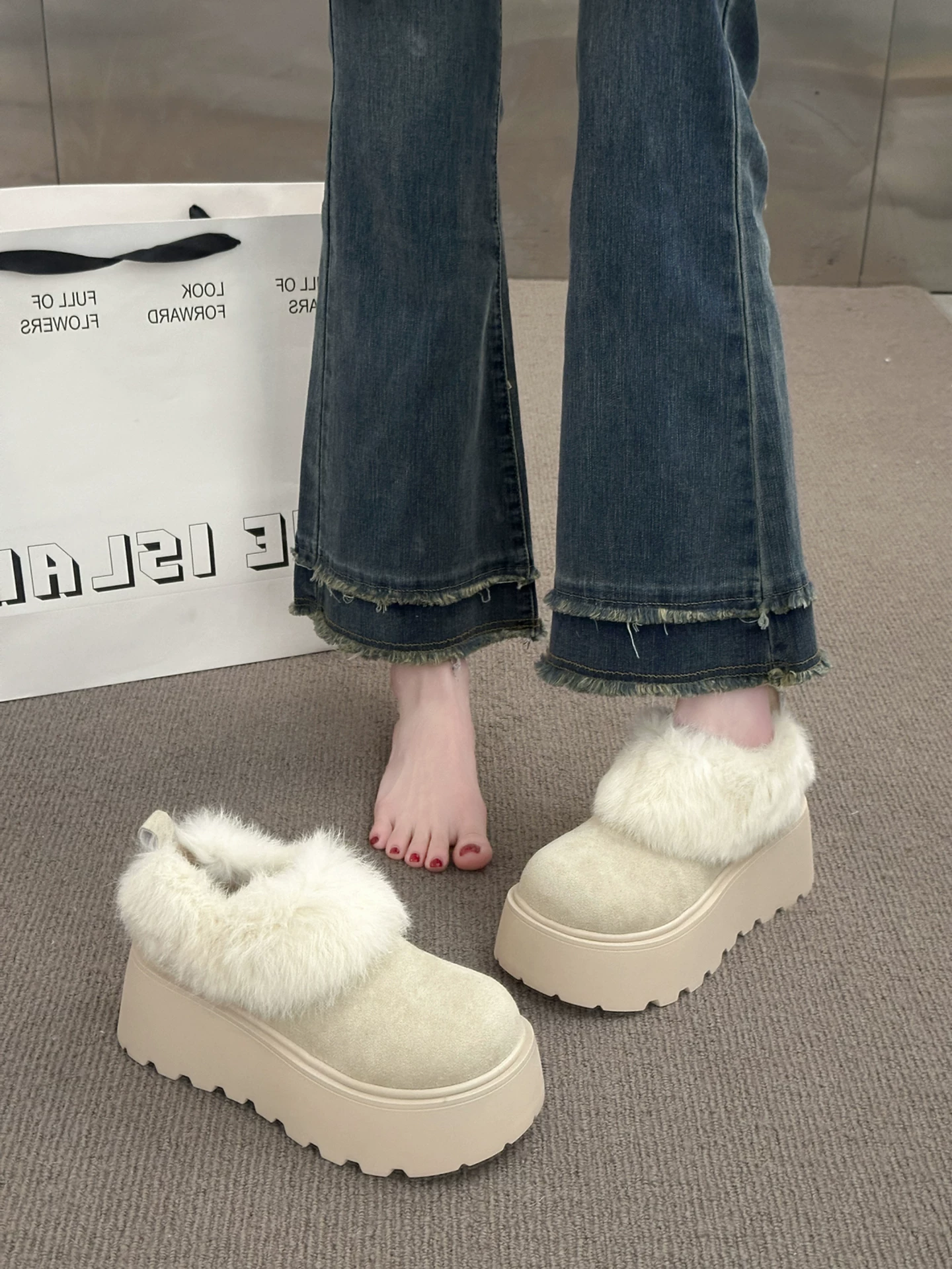 Giày đế xuồng kiểu Pháp cổ điển, lót lông cừu dày dặn dành cho nữ, mẫu mới mùa đông 2025, ấm áp và thích hợp đi ngoài trời, giày Birkenstock lông thú tăng chiều cao.