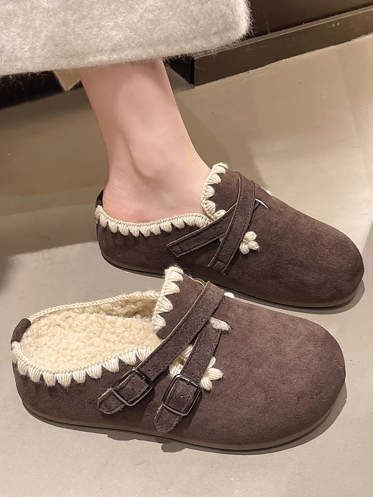 Giày nữ mùa đông 2025 kiểu Birkenstock đế dày lót lông mềm phong cách retro màu kaki, dày dặn giữ ấm