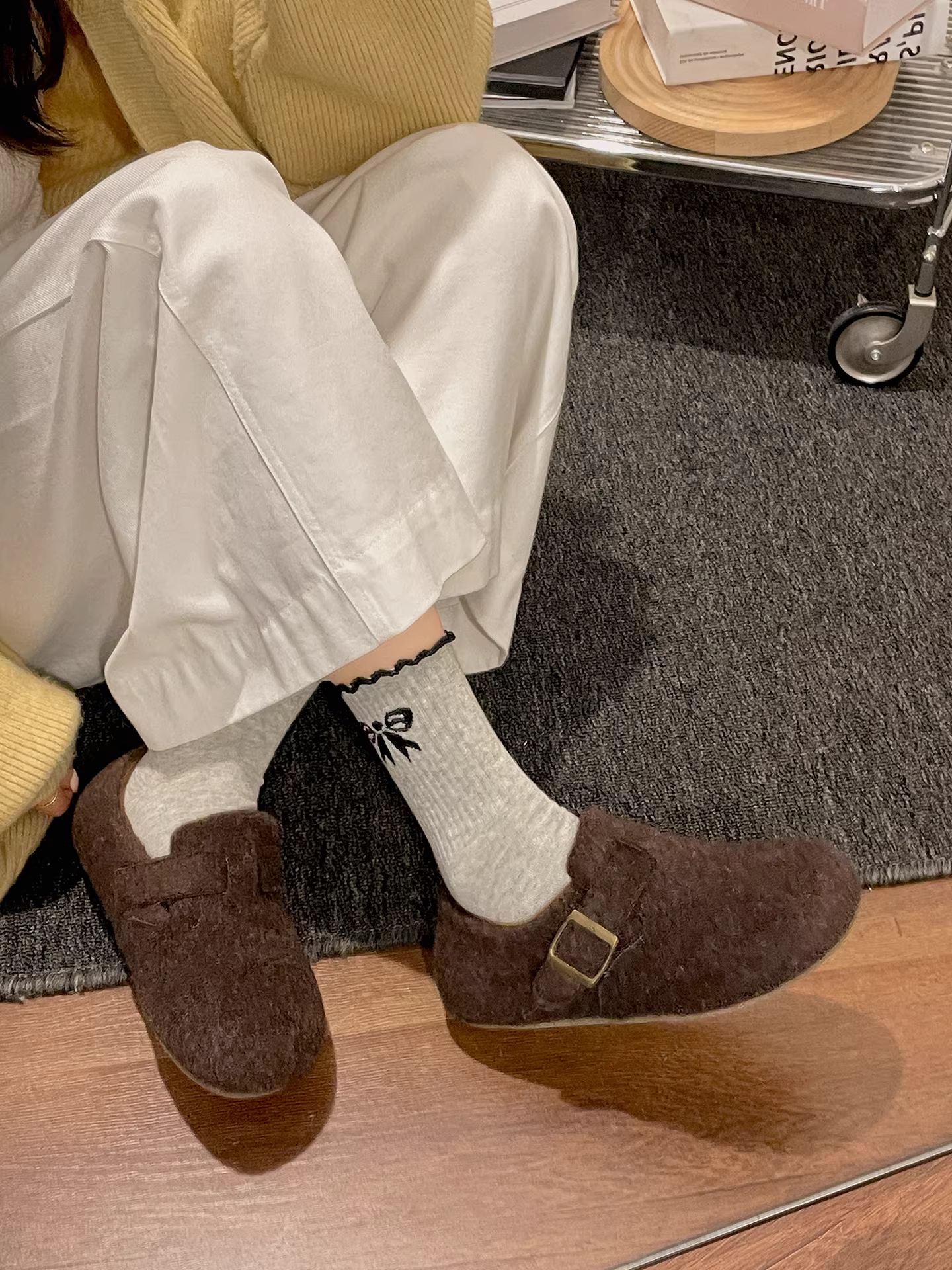 Giày Birkenstock đế xuồng lót lông cừu kiểu cổ điển dành cho nữ, mẫu mới mùa đông 2025, chống trơn, giữ ấm, chất liệu cotton.