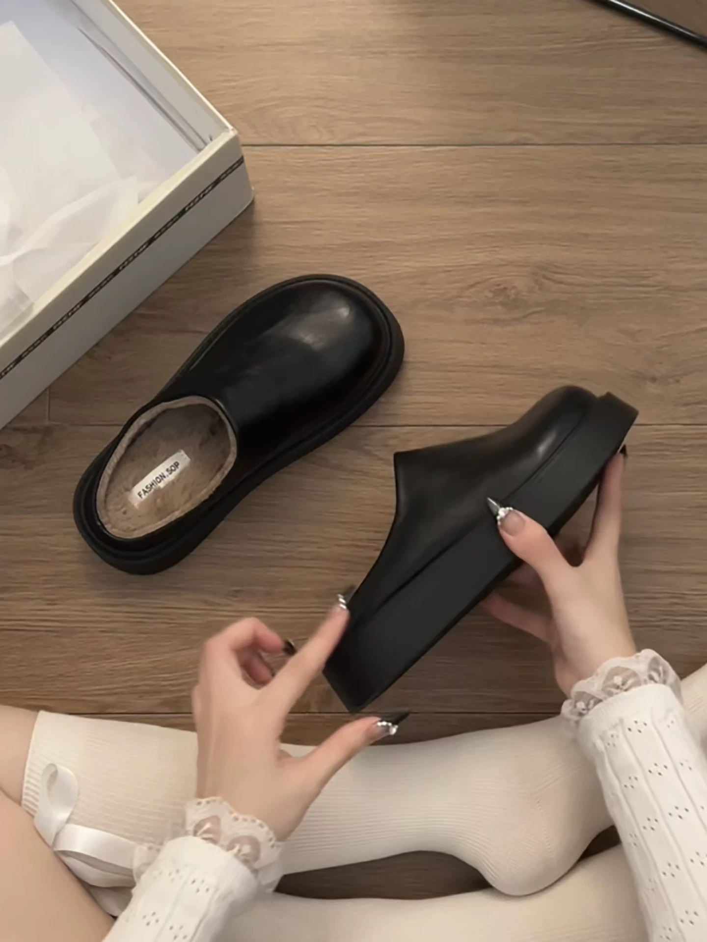 Giày Birkenstock đế dày chống trượt lót lông cừu màu đen dành cho nữ 2025 mới mùa thu đông đi ngoài trời dép bông ấm tăng chiều cao