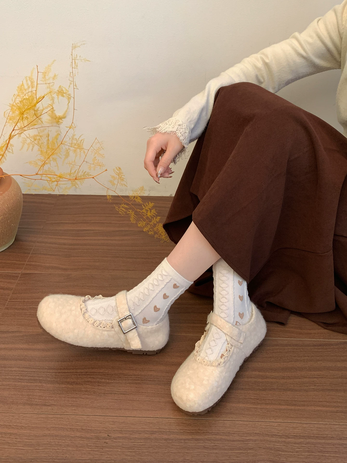 Giày bệt lông mềm màu xám cổ điển mũi tròn dành cho nữ, mẫu mới thu đông 2025, đa năng, phối chân váy, lót lông cừu, kiểu Mary Jane