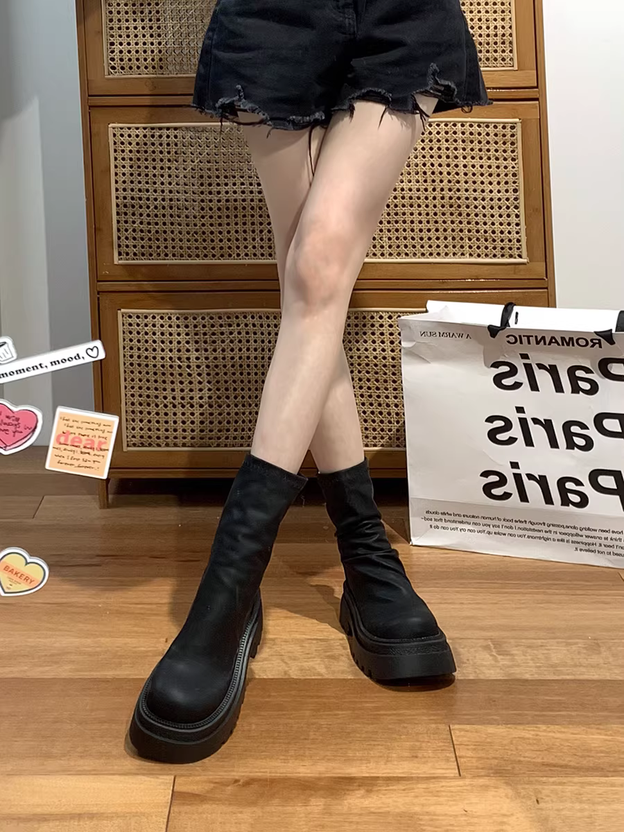 Giày bốt đế dày kiểu Anh đen, dành cho nữ, mẫu mới thu đông 2025, thích hợp phối cùng chân váy, kiểu Martin.