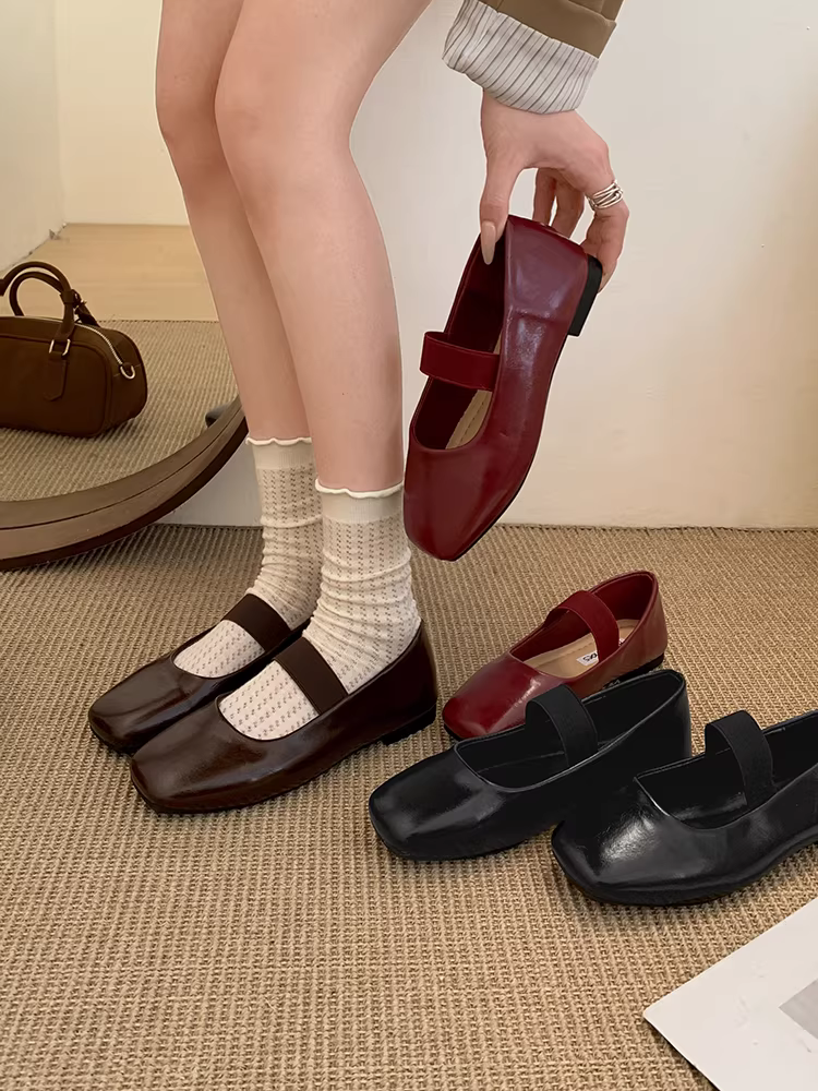 Giày bệt nữ phong cách Anh cổ điển, kiểu dáng đơn giản, mùa thu mới 2025, đa năng, phối được với chân váy, giày da nhỏ gọn.