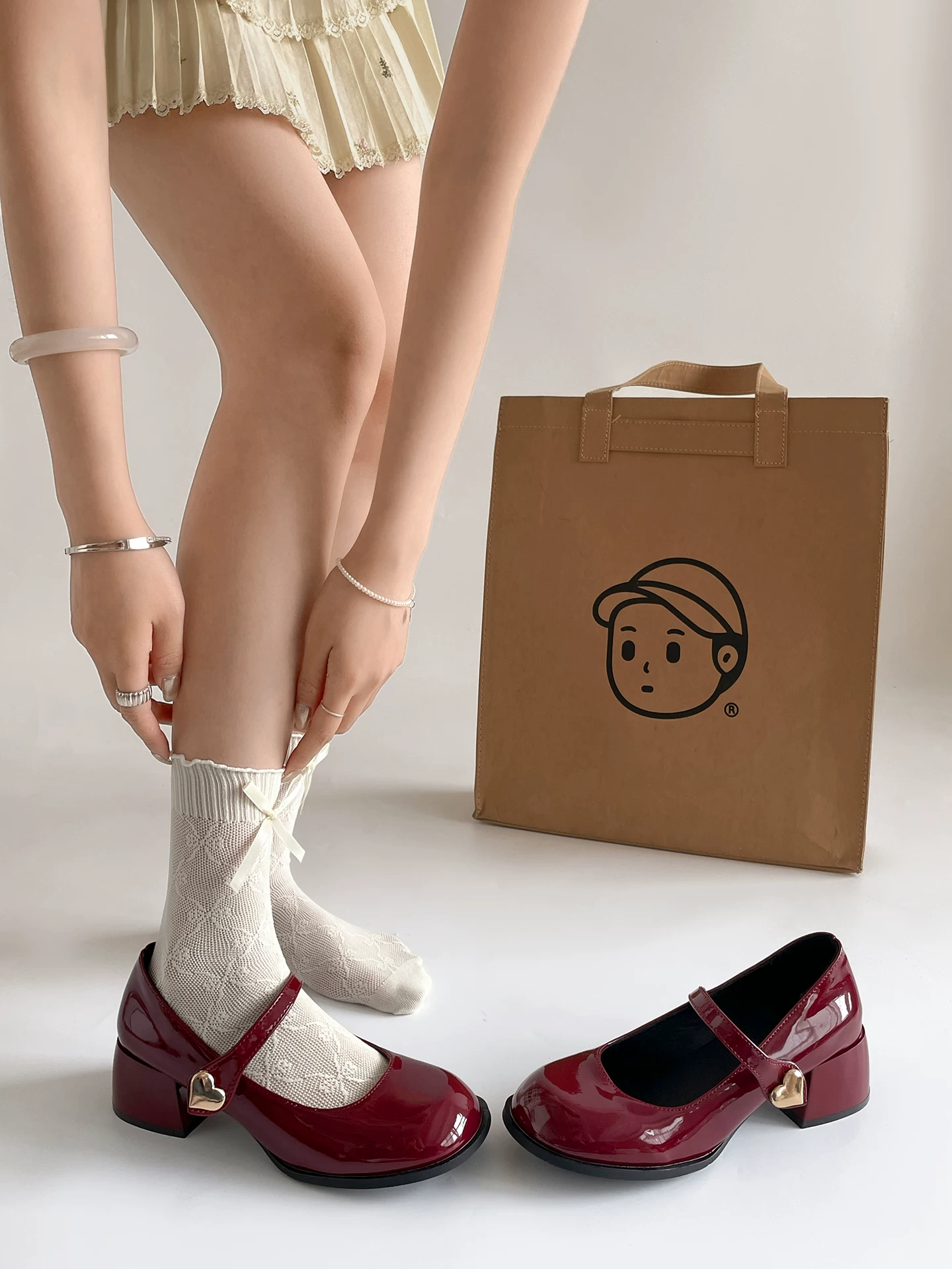 Giày cao gót đế dày mũi tròn kiểu Pháp màu đỏ đa năng dành cho nữ, mẫu mới thu đông 2025, thích hợp phối cùng váy, giày Mary Jane tăng chiều cao.