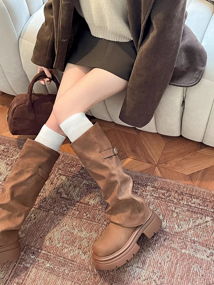 Giày bốt cổ cao đế dày phong cách retro thời thượng dành cho nữ, mẫu mới thu đông 2025, kiểu dáng thon gọn, thích hợp đi xe.