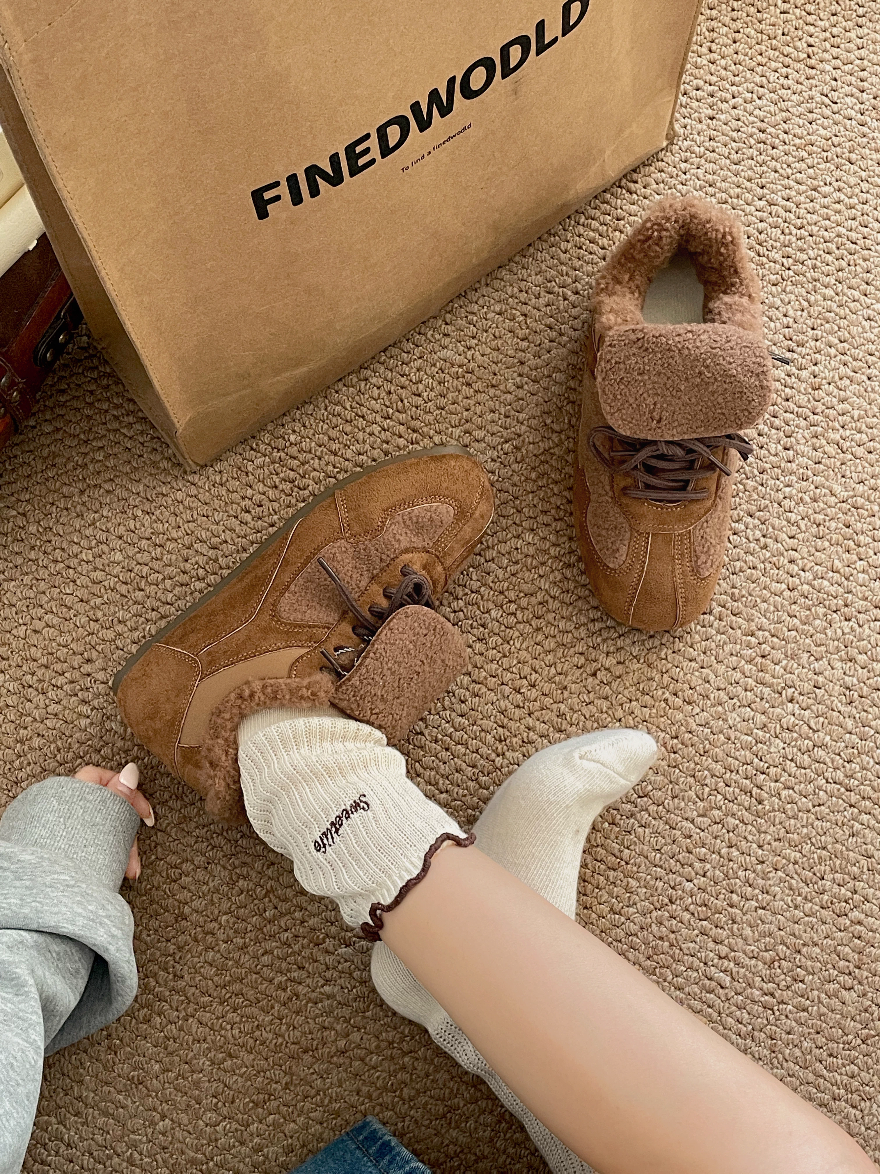 Giày cotton đi tuyết lót lông cừu, dày dặn, ấm áp, chống trơn trượt, đế dày dành cho nữ, mặc ngoài trời mùa đông, mẫu mới 2025, tăng chiều cao, giày tập cổ điển kiểu Đức.