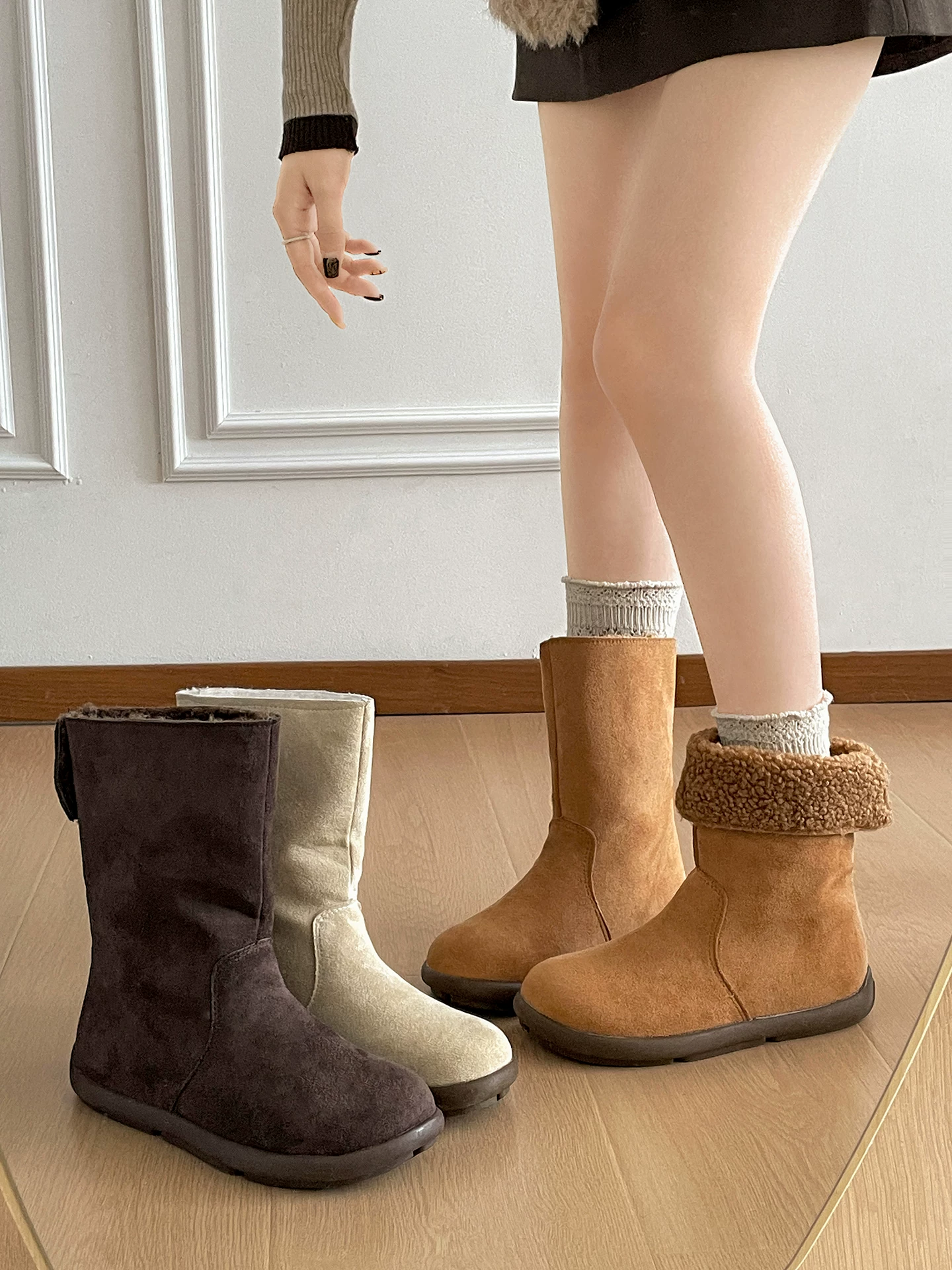 Giày bốt đi tuyết đế dày lót lông cừu chống trơn trượt kiểu cổ điển dành cho nữ, giày cotton kiểu Birkenstock giữ ấm mùa đông mới năm 2025.